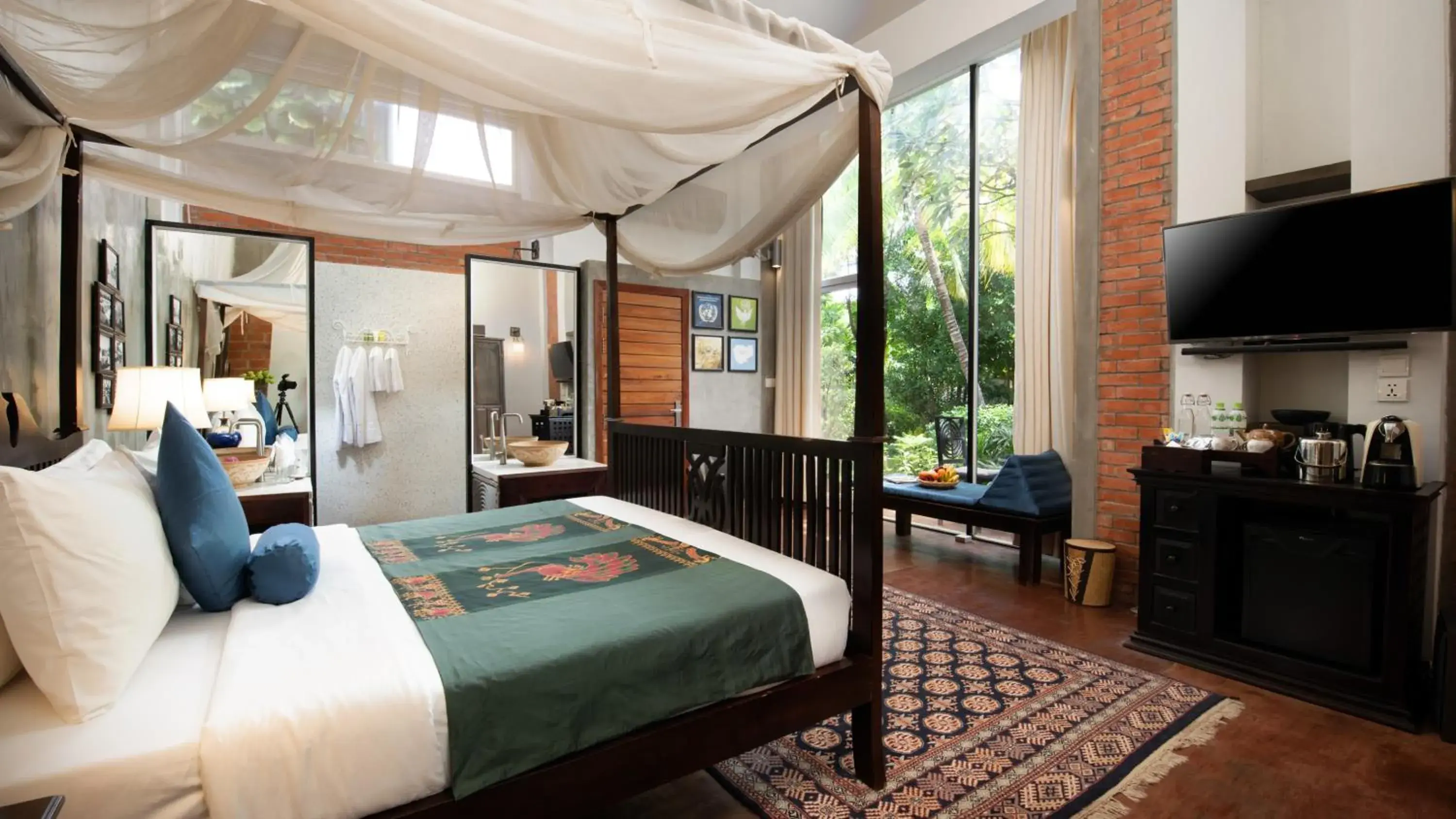 Historical Room in Mane History Lovers Historical Room in Mane History Lovers