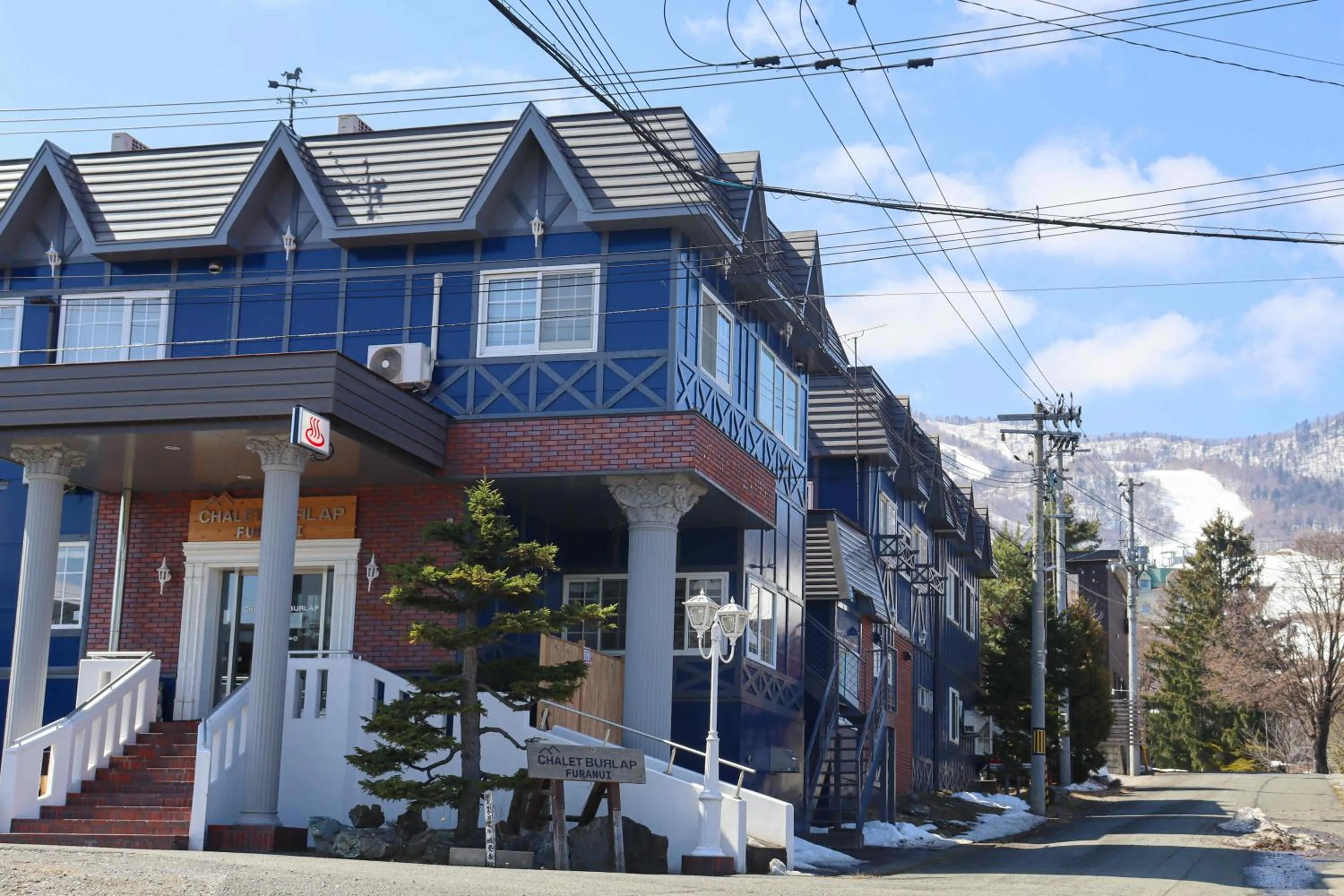 Property building in CHALET BURLAP FURANUI