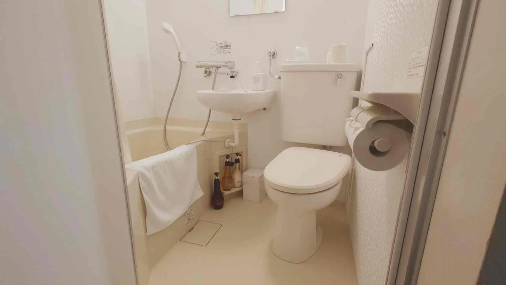 Toilet in CHALET BURLAP FURANUI