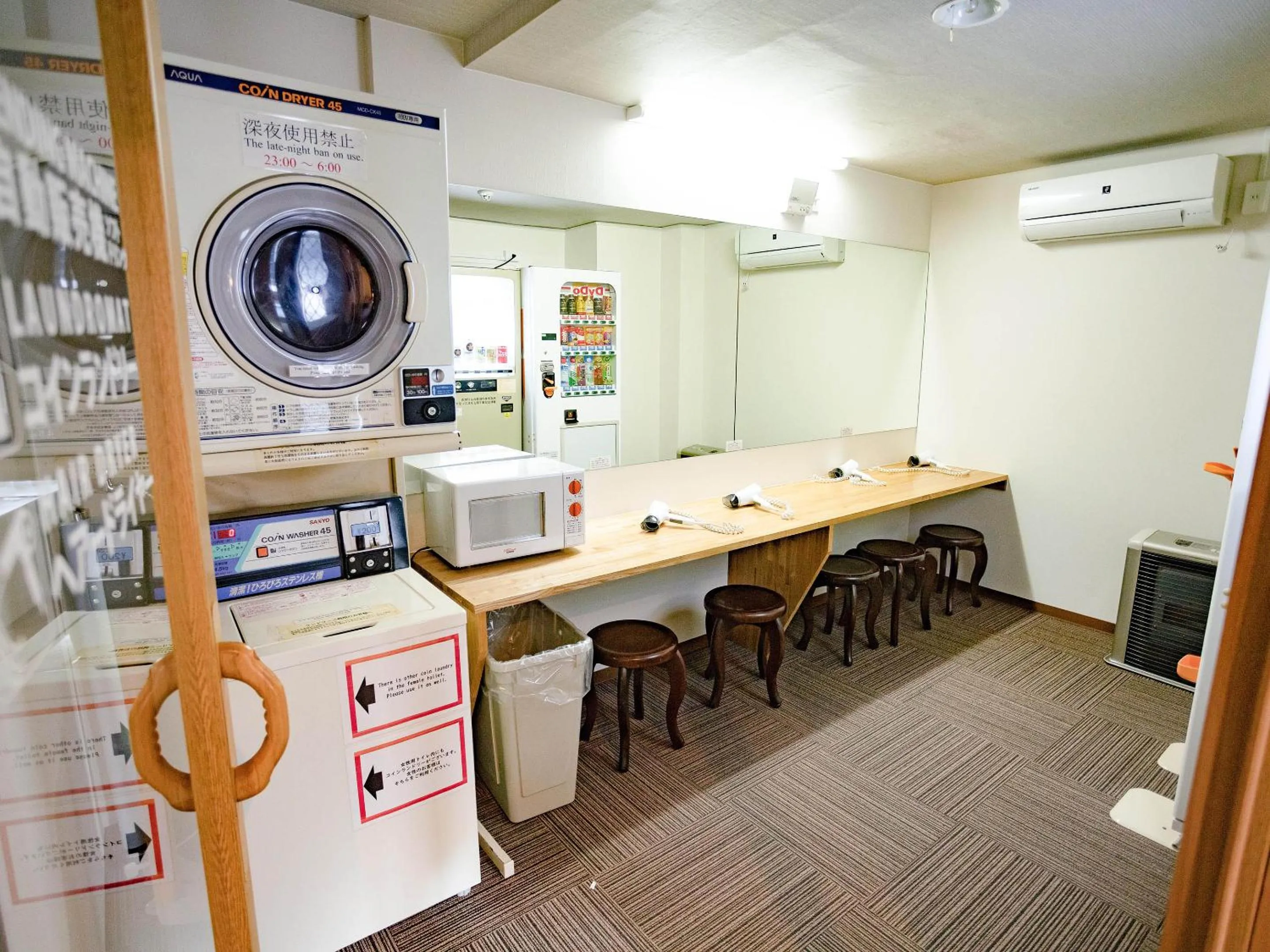 laundry in CHALET BURLAP FURANUI