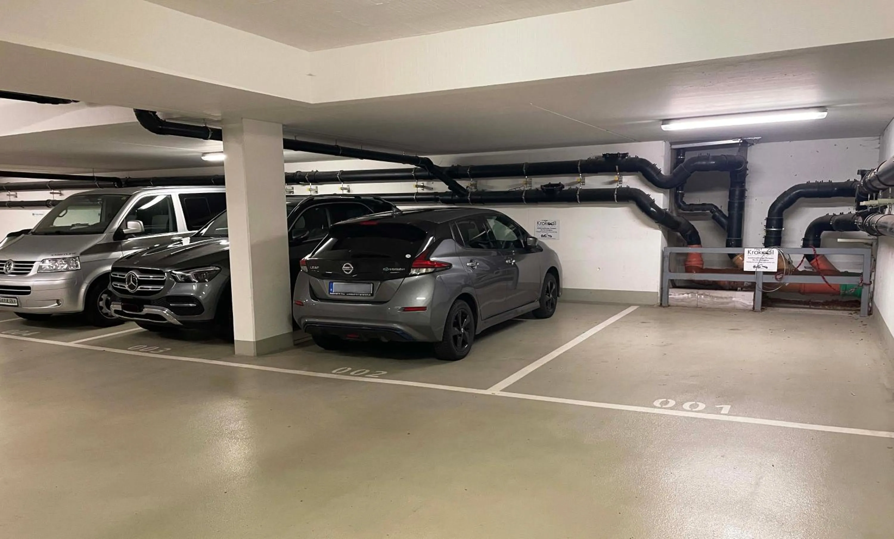 Parking in Hotel Restaurant Krokodil