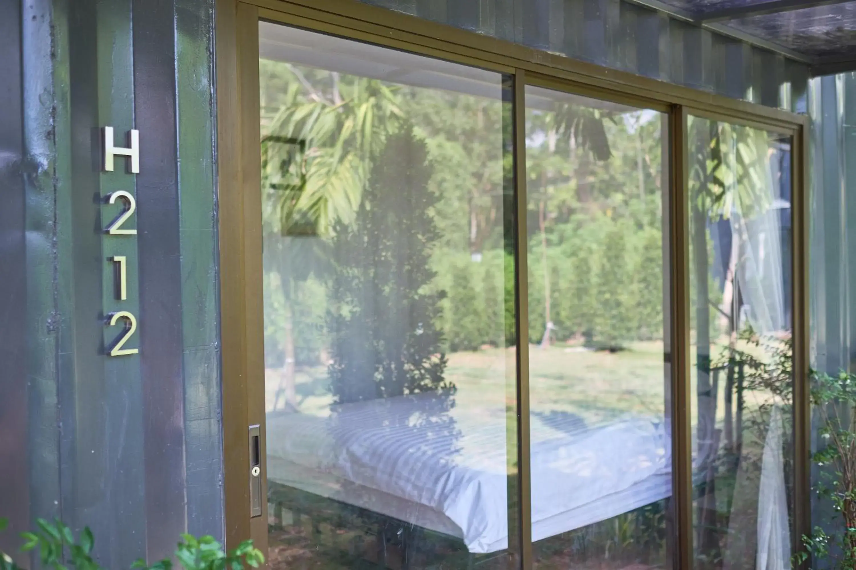 Queen Studio in HiddenBOX Queen Studio in HiddenBOX