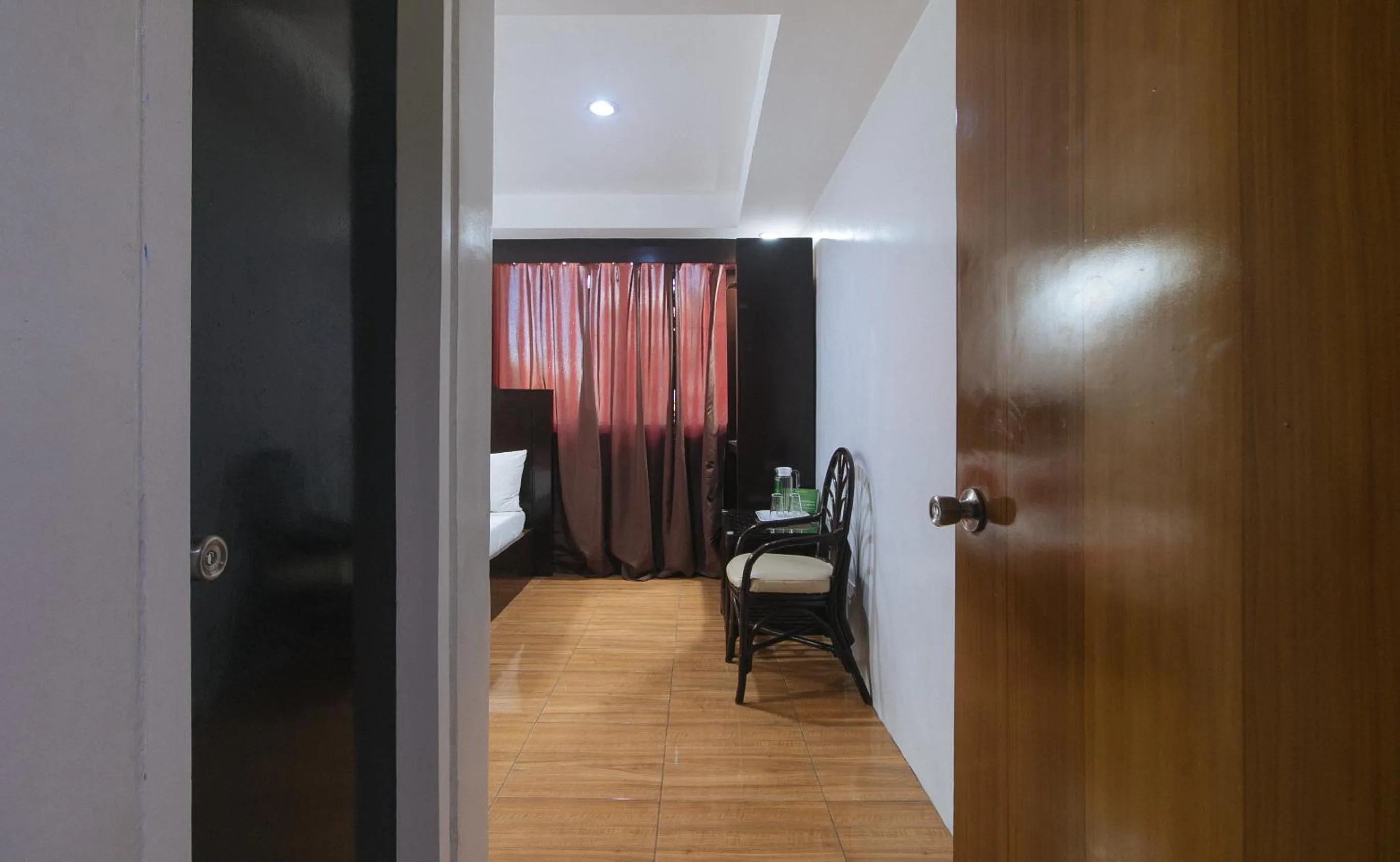 Photo of the whole room, Bed in RedDoorz @ Junquera Extension Cebu