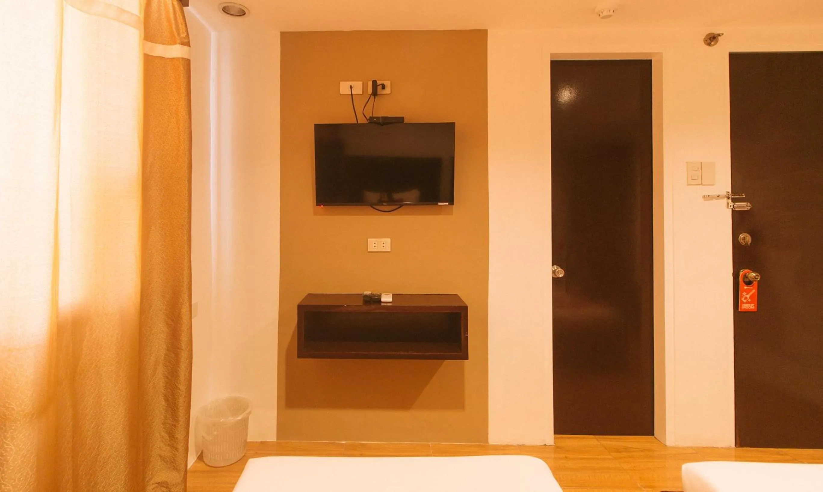 TV and multimedia, Bed in RedDoorz @ Junquera Extension Cebu