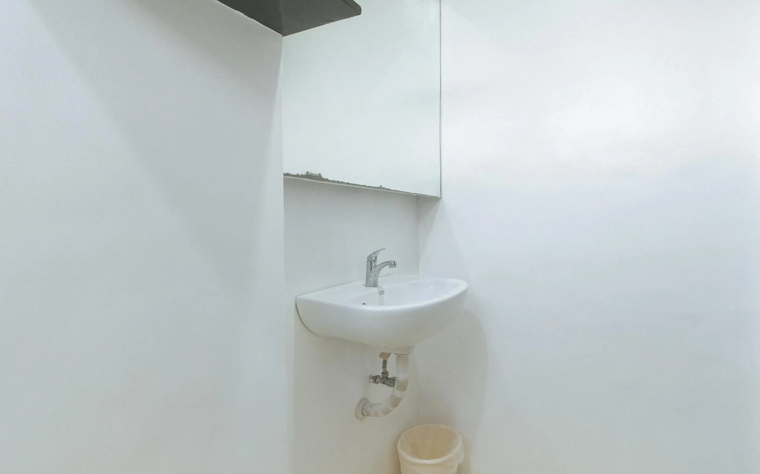 Bathroom in RedDoorz @ Junquera Extension Cebu