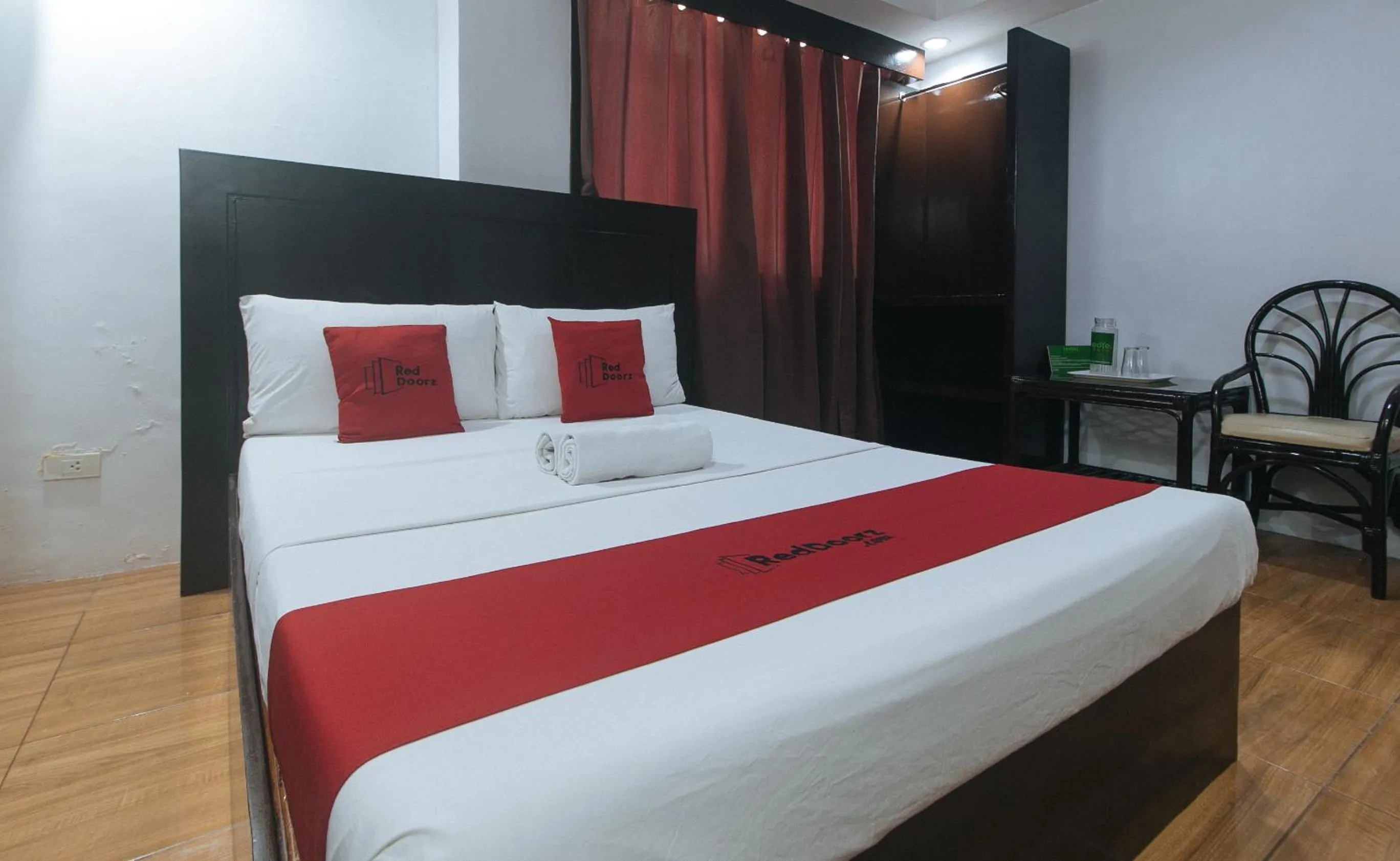 Photo of the whole room, Bed in RedDoorz @ Junquera Extension Cebu