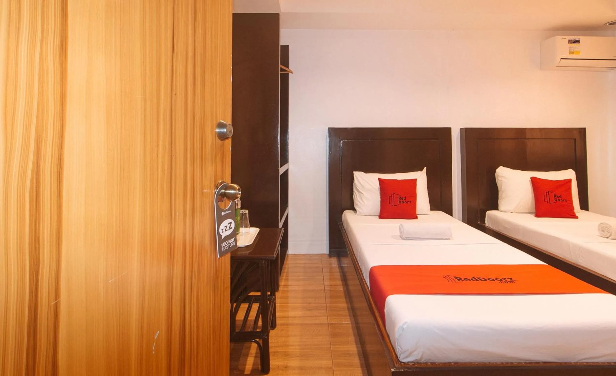 Bedroom, Bed in RedDoorz @ Junquera Extension Cebu