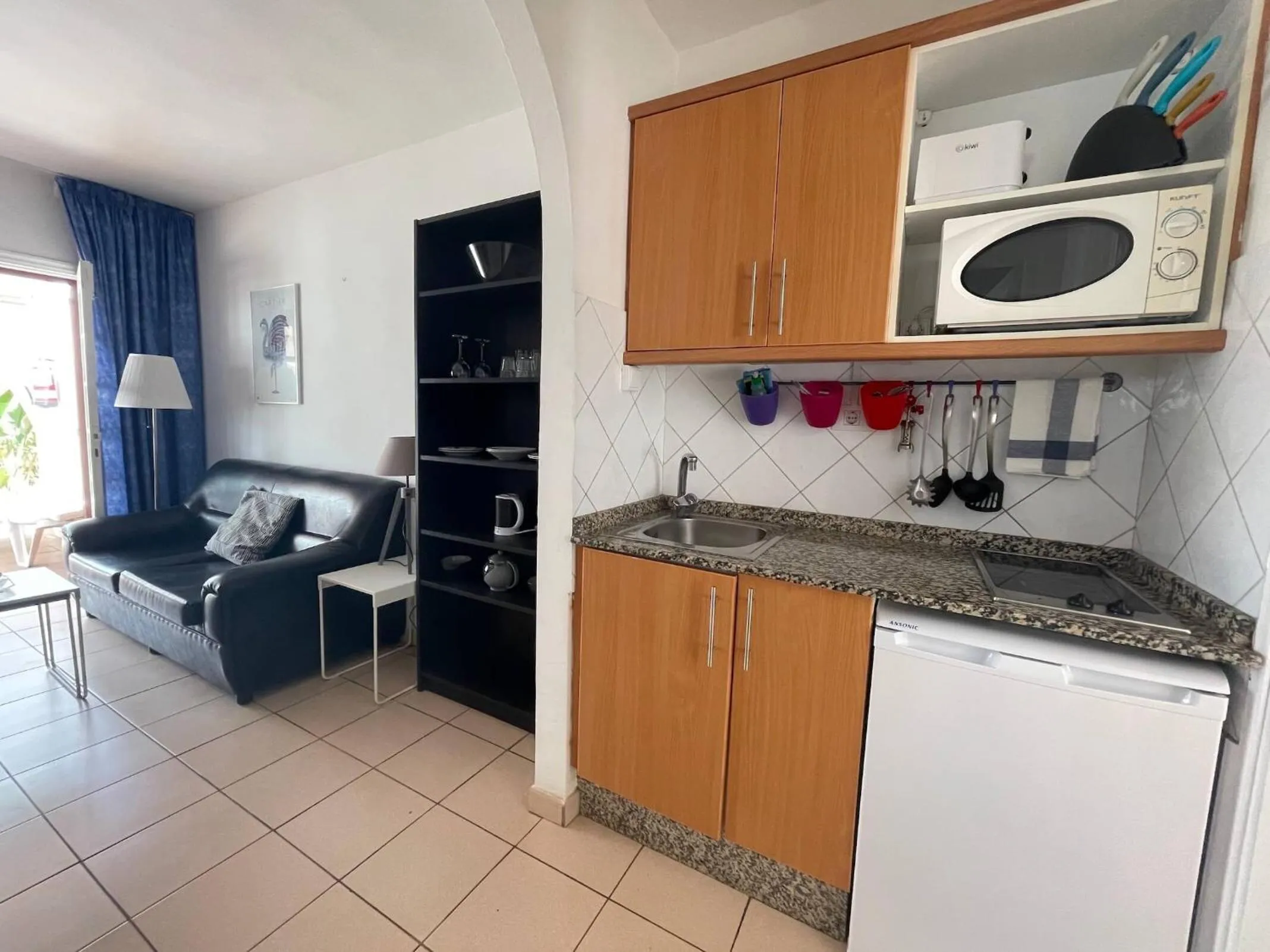 Kitchen or kitchenette in Rainbow Golf Bungalows, Gay Men-only Resort