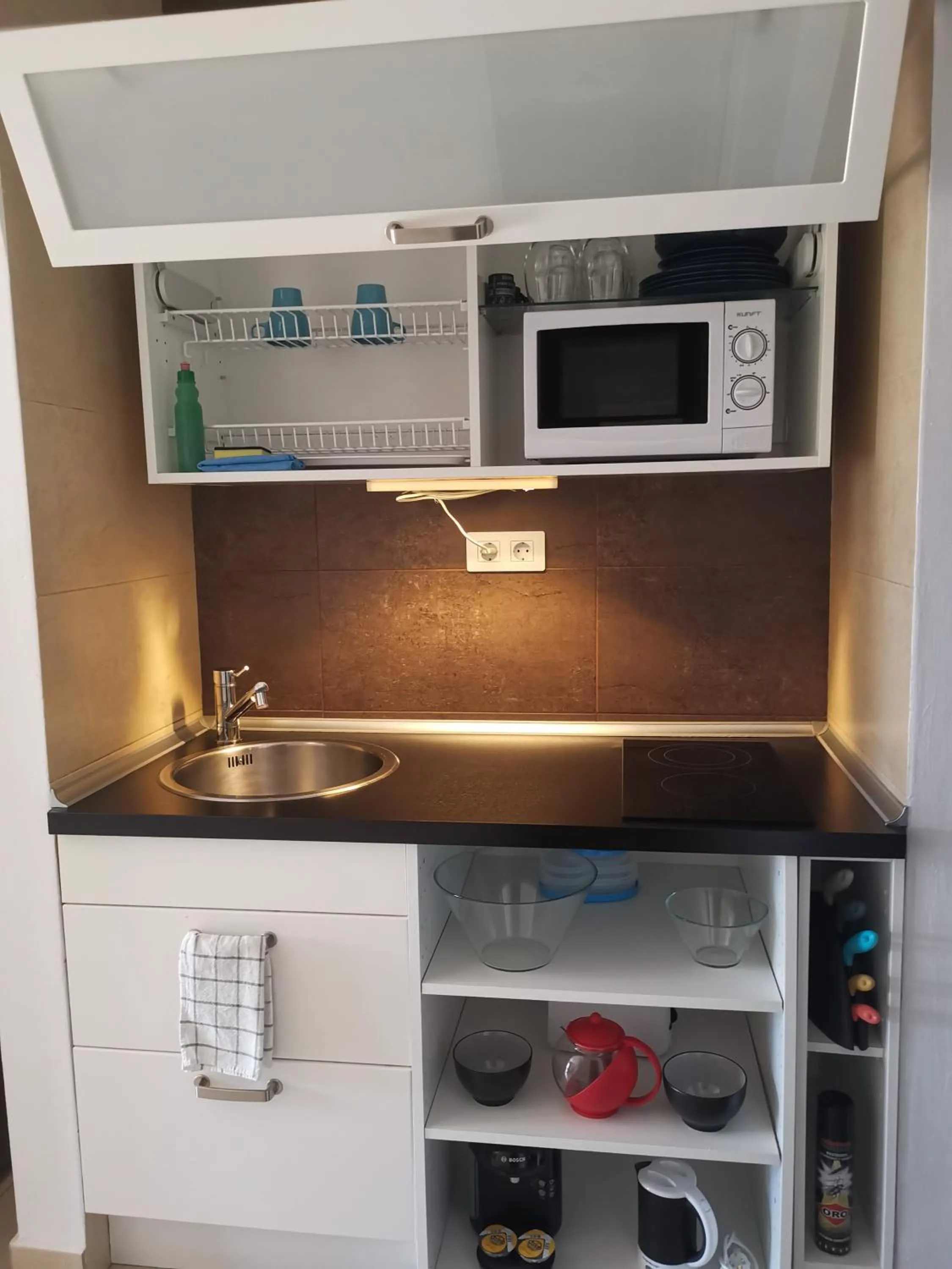 Kitchen or kitchenette in Rainbow Golf Bungalows, Gay Men-only Resort