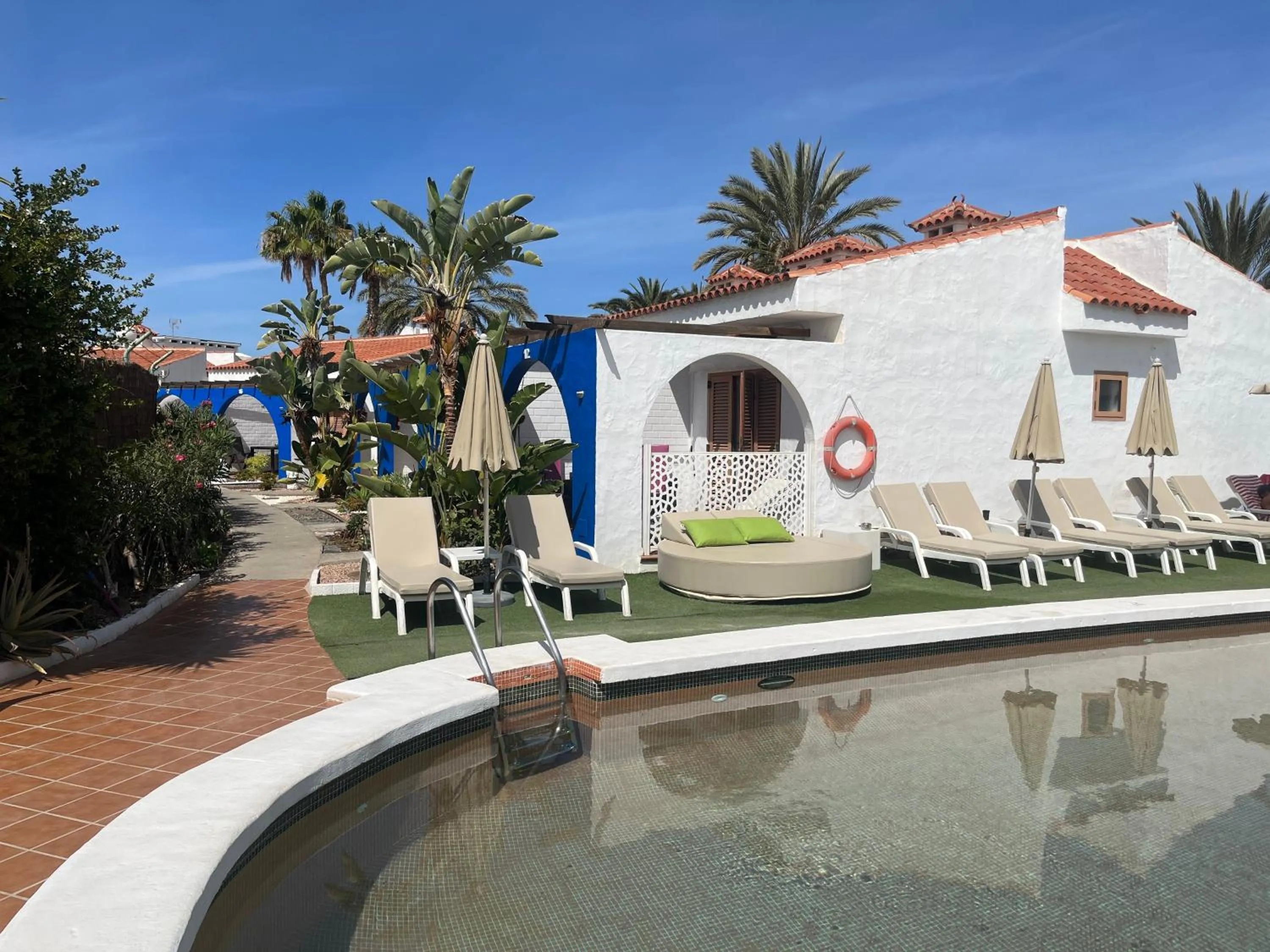 Swimming pool in Rainbow Golf Bungalows, Gay Men-only Resort