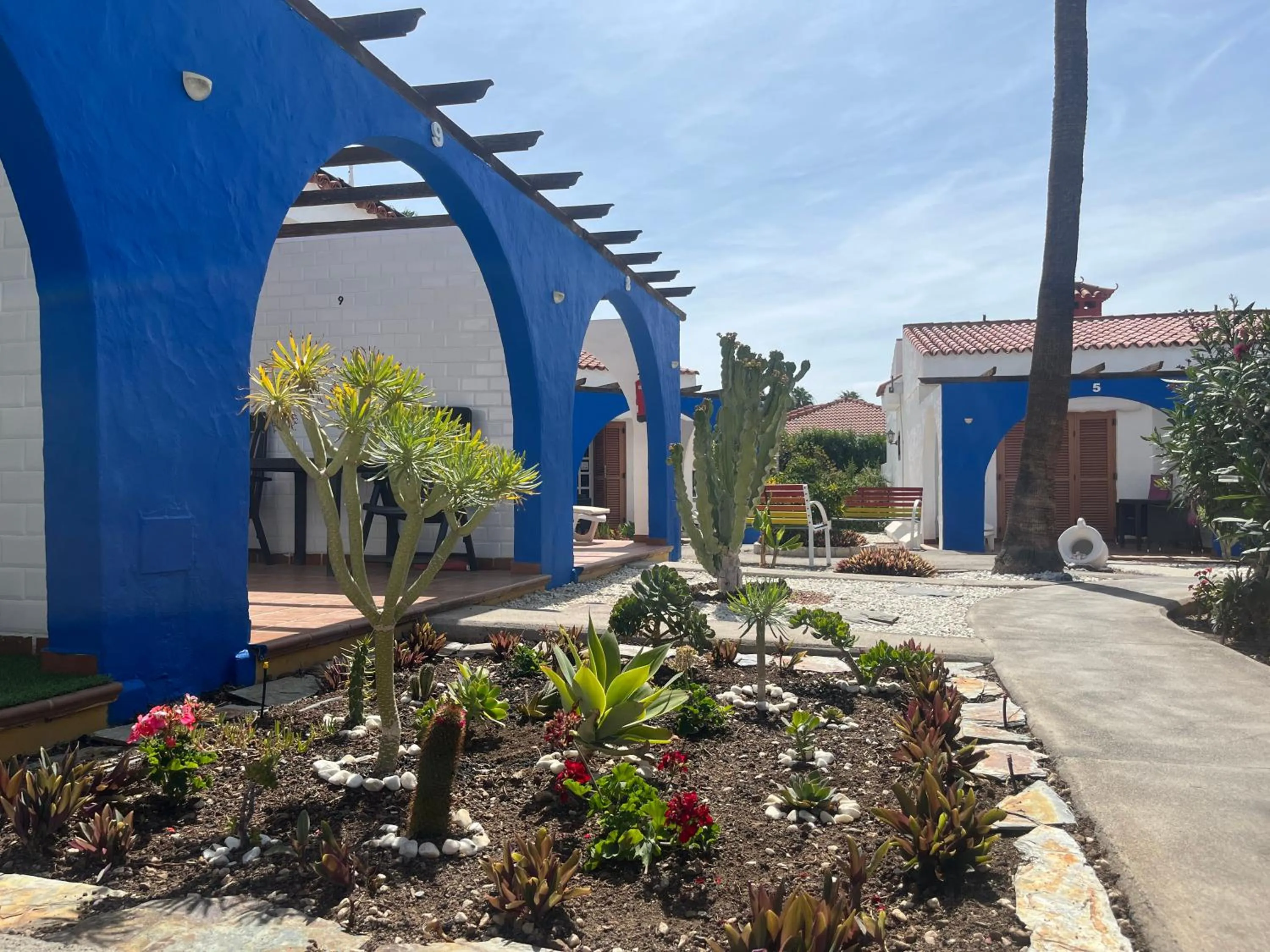 Garden in Rainbow Golf Bungalows, Gay Men-only Resort