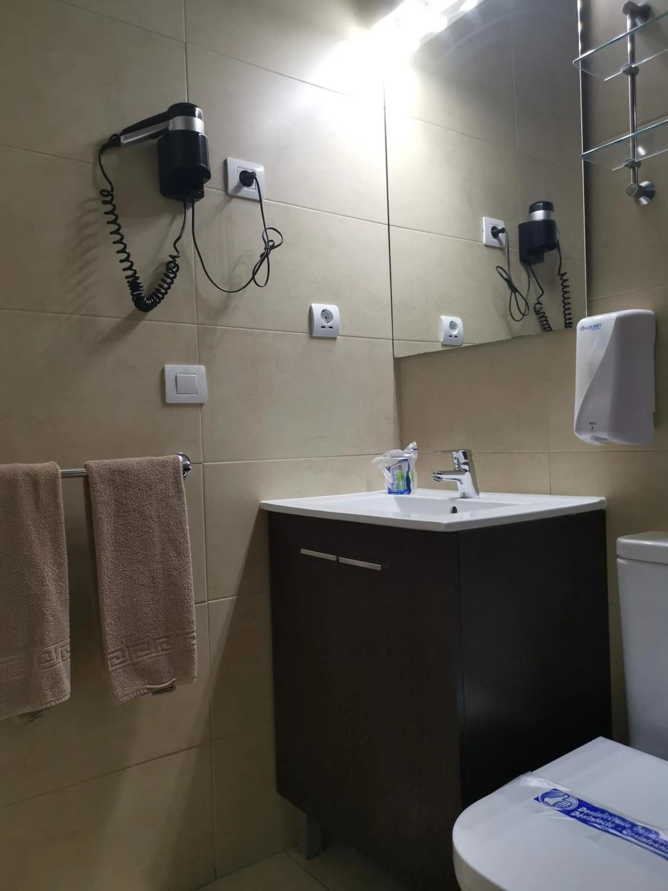 Bathroom in Rainbow Golf Bungalows, Gay Men-only Resort