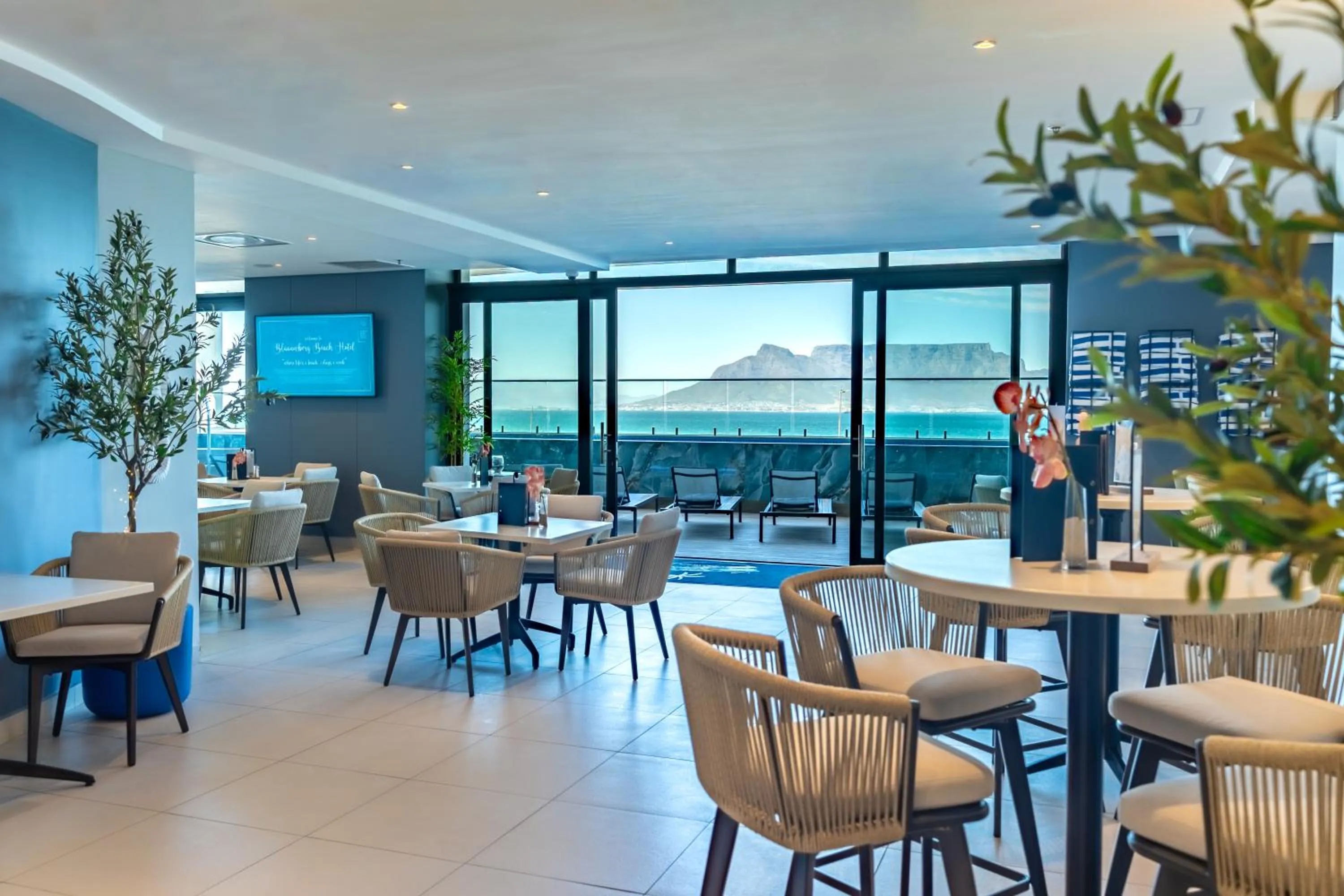 Restaurant/places to eat in Blaauwberg Beach Hotel