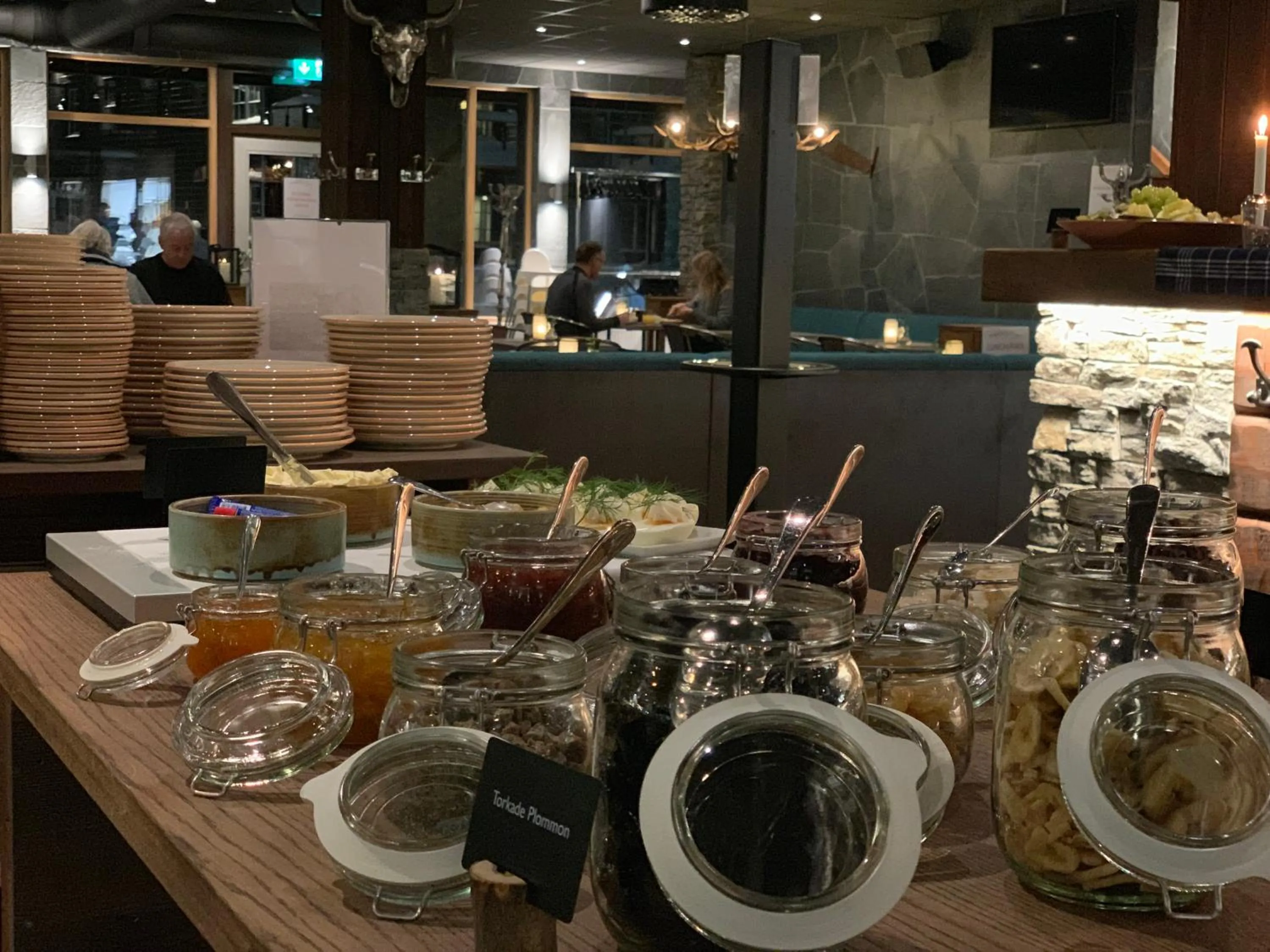 Breakfast in Mountain Lodge