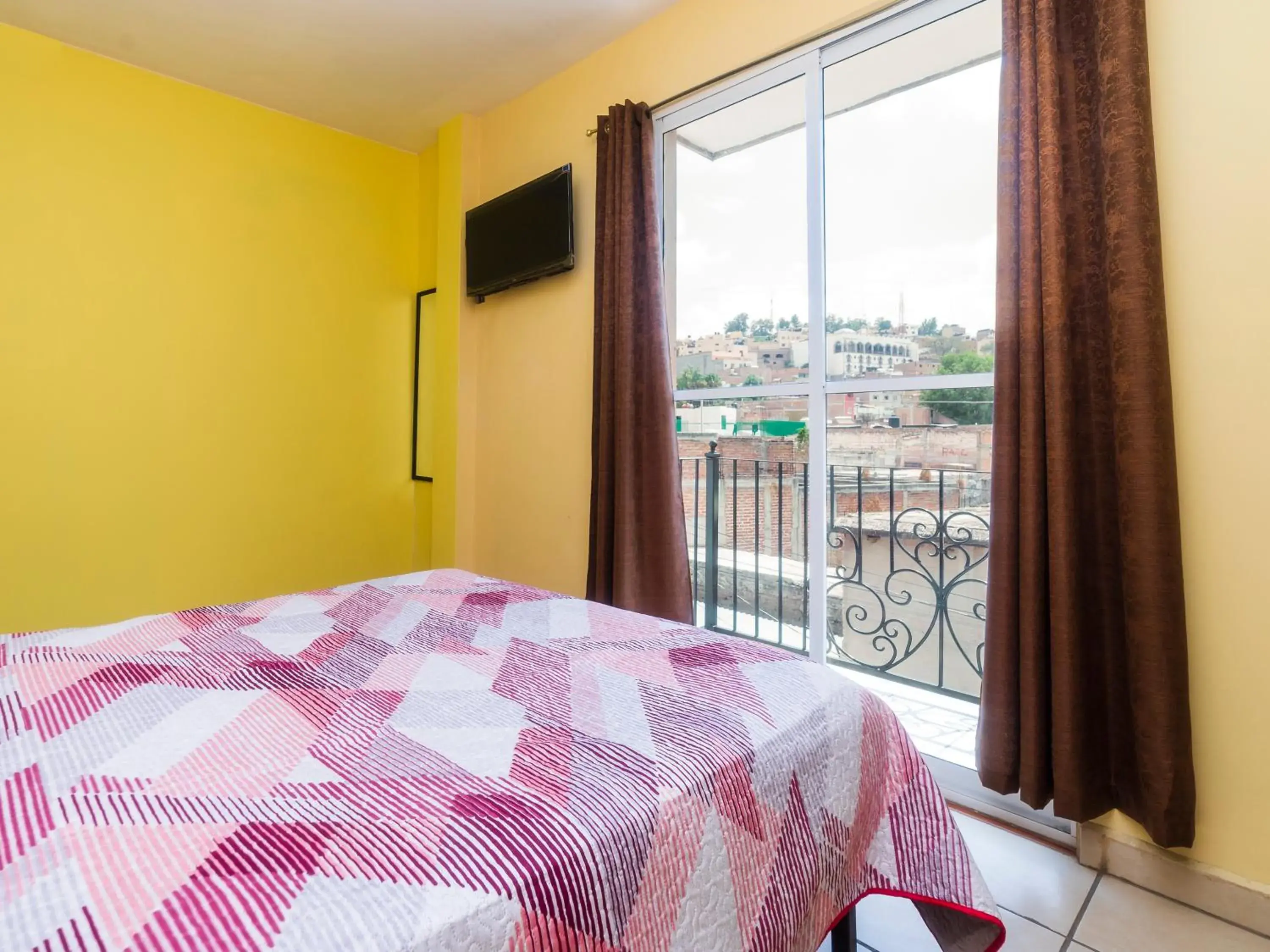 Double Room with Balcony in Hotel Zaragoza, San Juan de los Lagos Double Room with Balcony in Hotel Zaragoza, San Juan de los Lagos