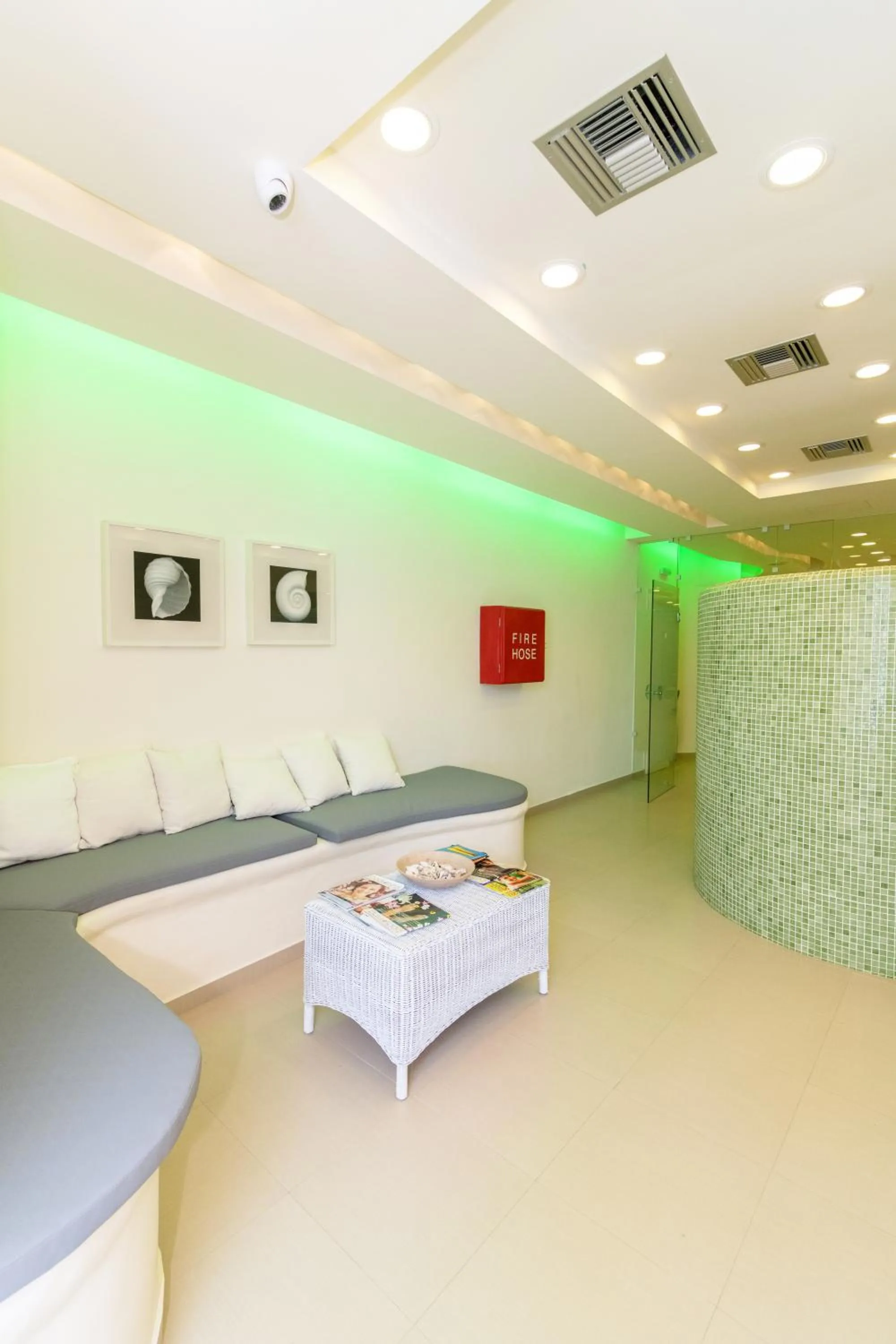 Living room in Anthea Hotel