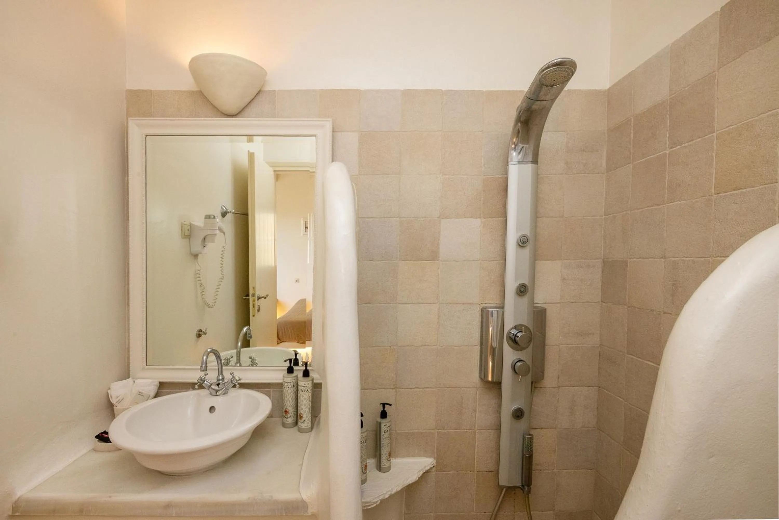 Shower in Anthea Hotel