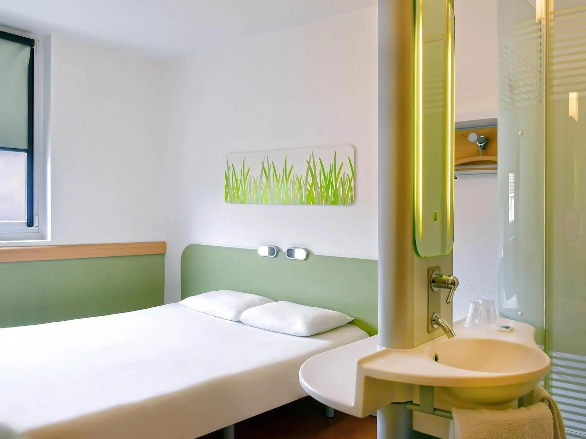 Bedroom, Bed in ibis budget Nimes Centre Gare