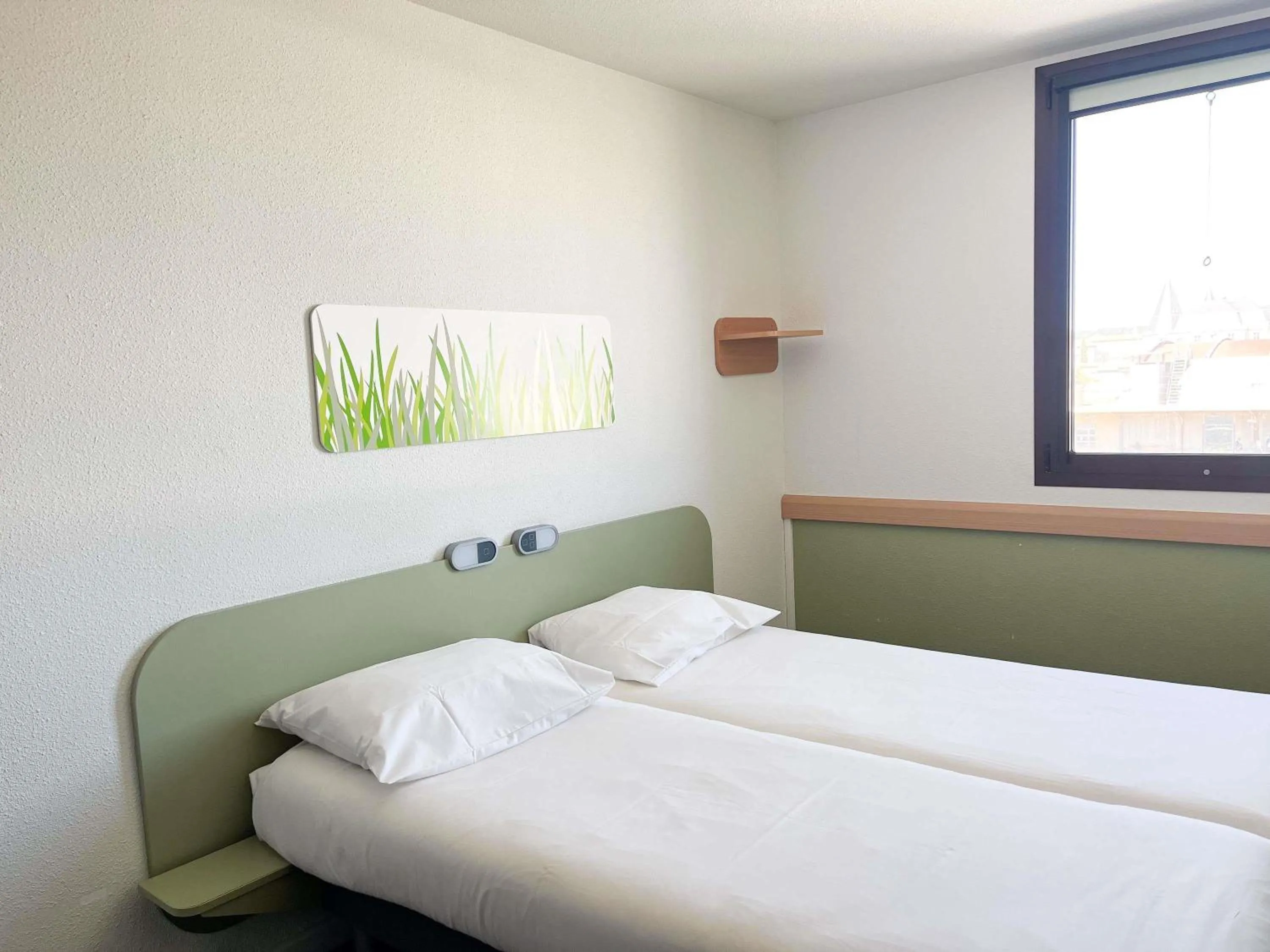 Bedroom, Bed in ibis budget Nimes Centre Gare