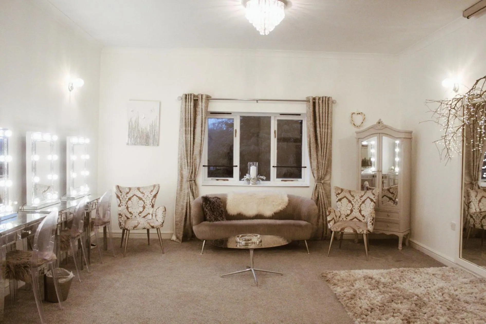 Property building in Slaters Country Inn