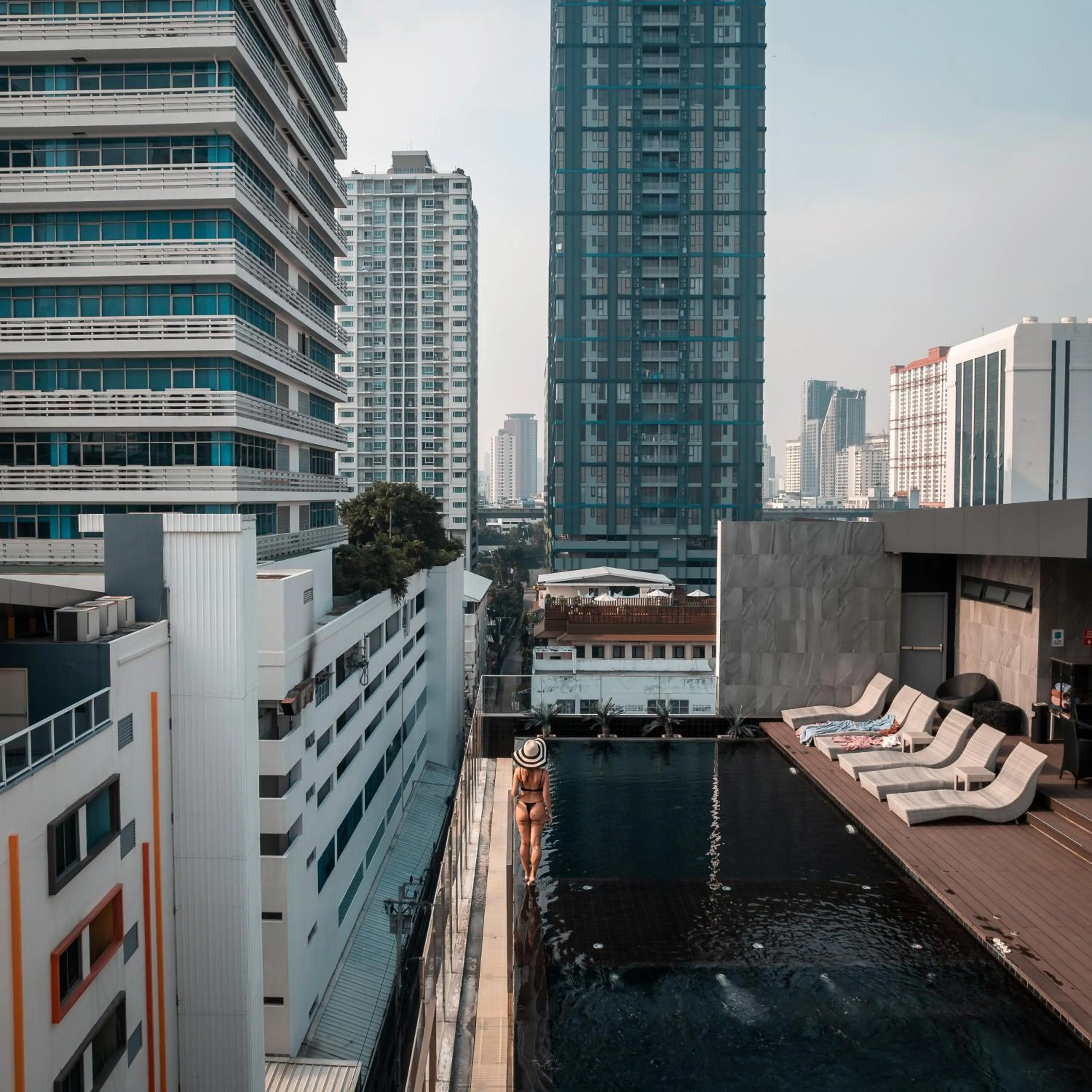 Evening entertainment in De Prime Rangnam Hotel
