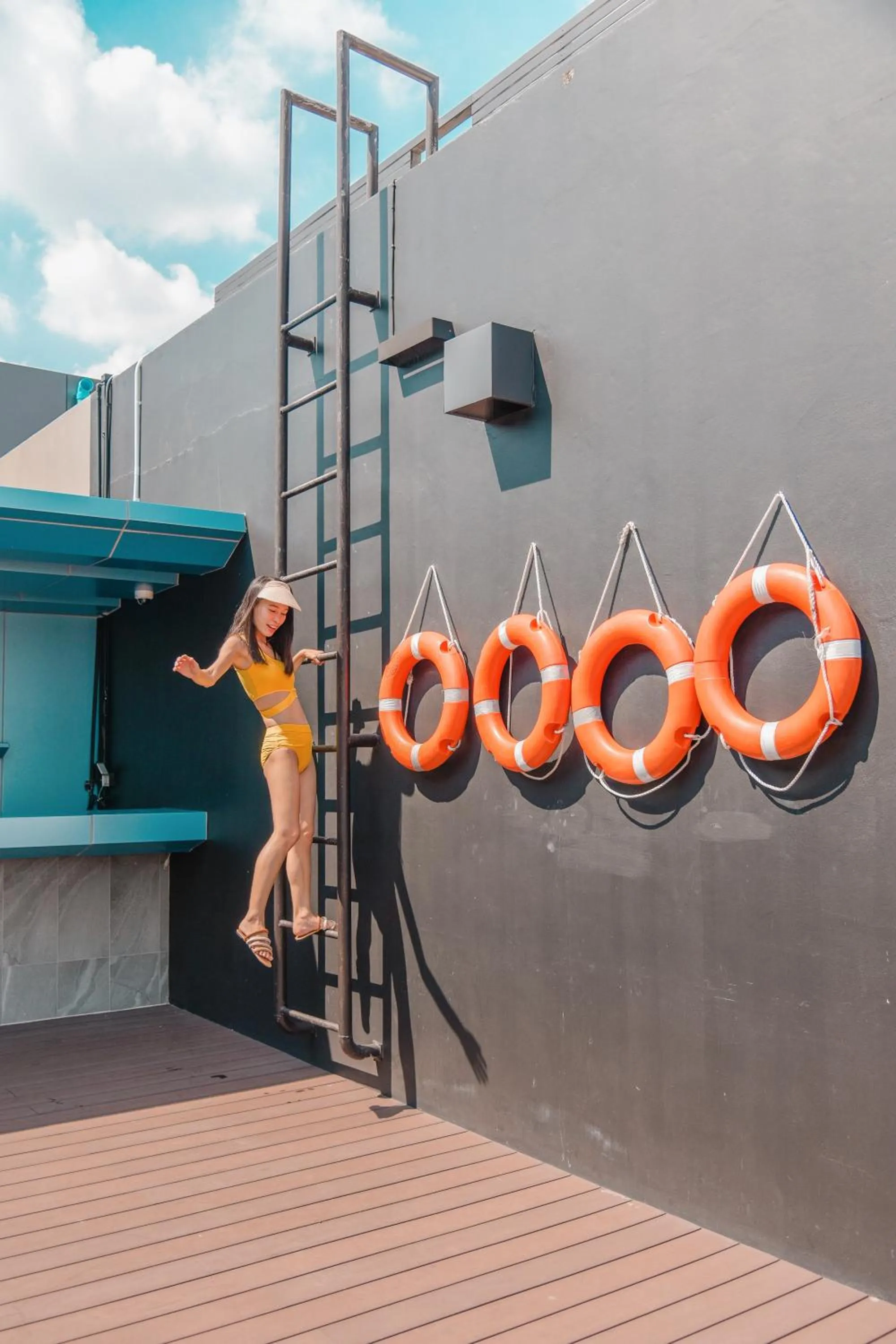 Swimming pool in De Prime Rangnam Hotel