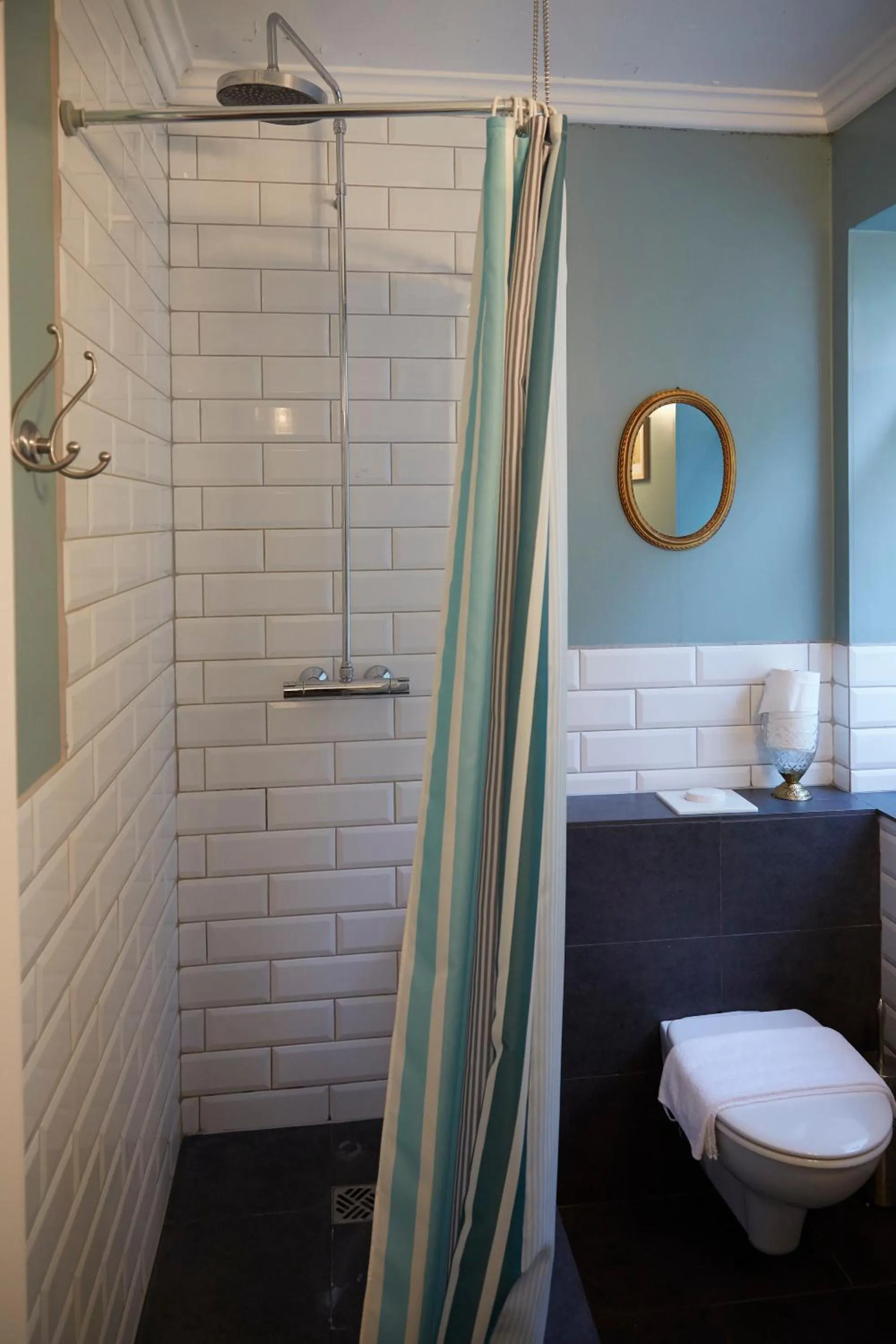 Shower in BG4 Guesthouse