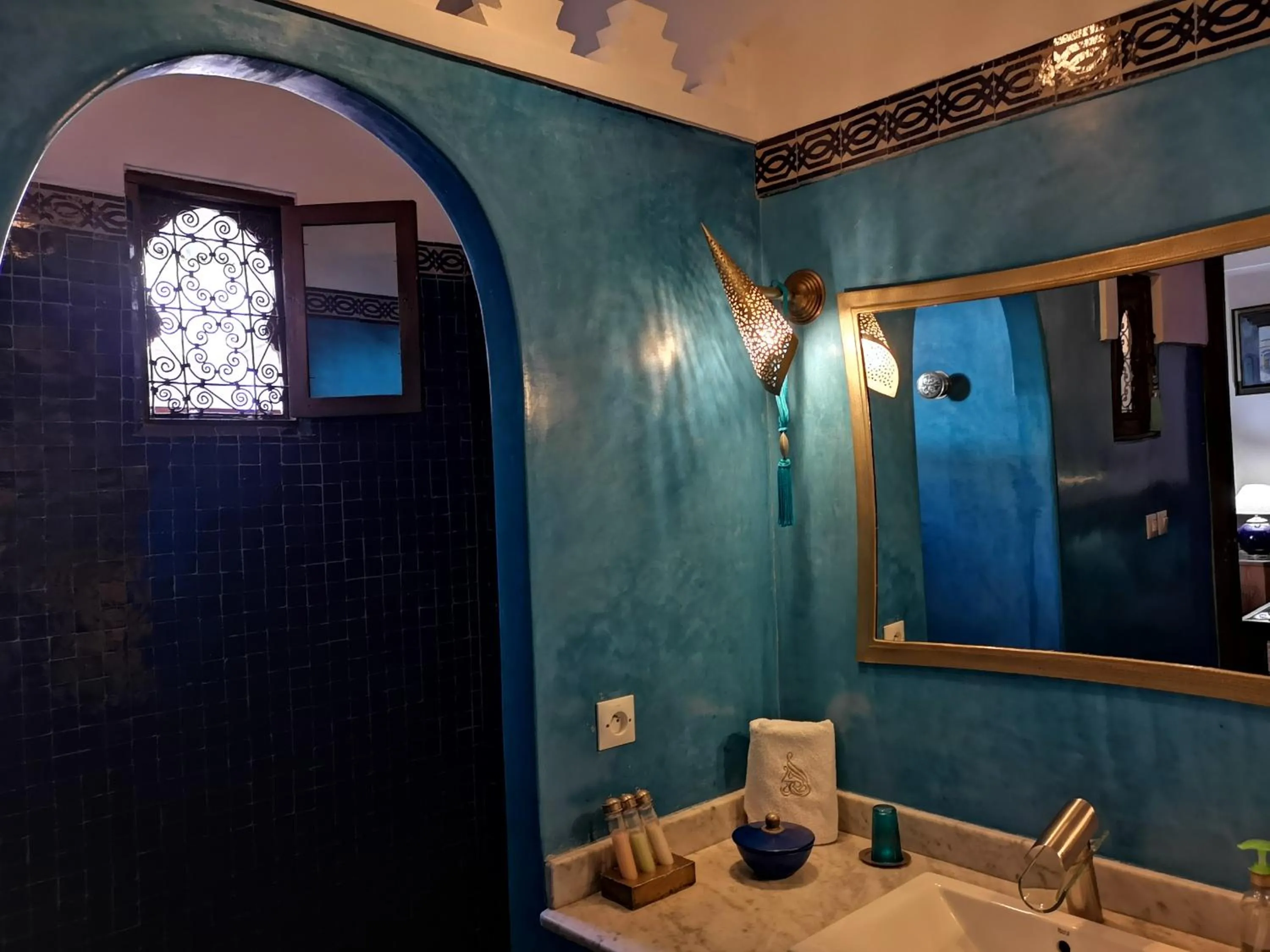 Shower in Riad Charme d'Orient Adults Only