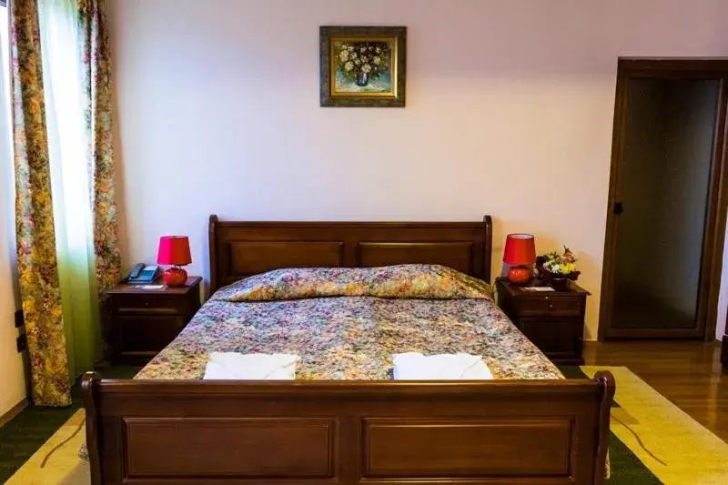 Junior Suite with Balcony (2 Adults + 2 Children) in Meridian Hotel Bolyarski Junior Suite with Balcony (2 Adults + 2 Children) in Meridian Hotel Bolyarski