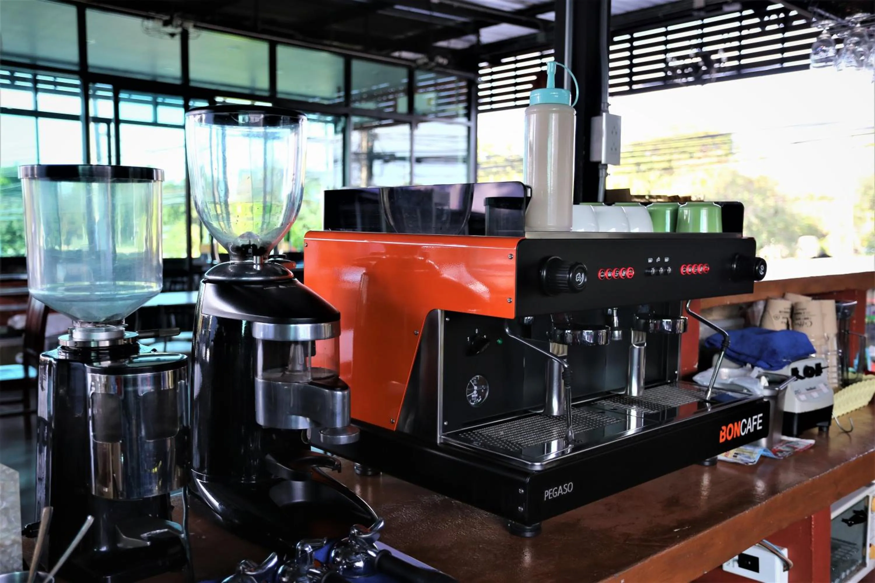 Lounge or bar in Baan Chang Hotel & Coffee House