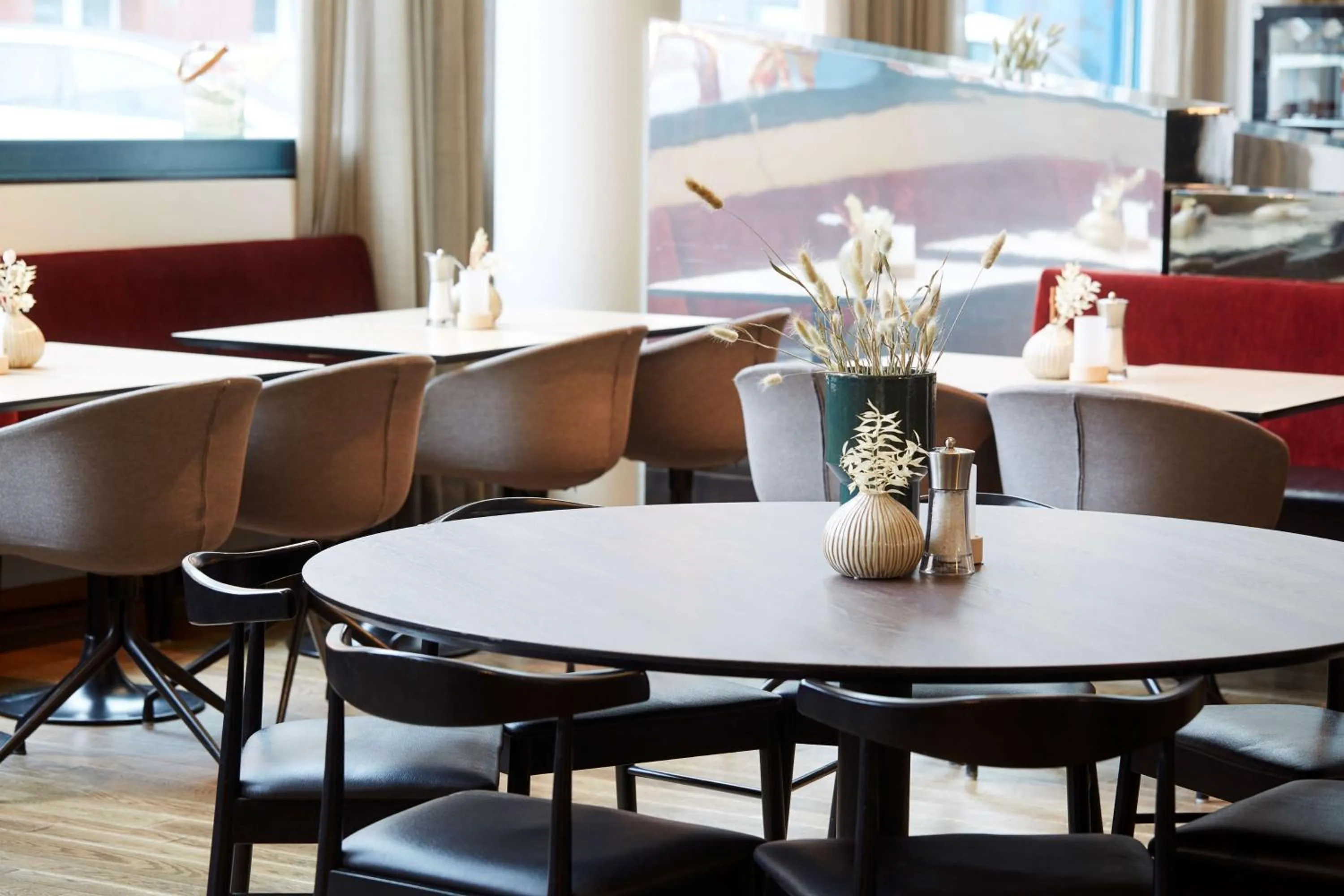 Restaurant/places to eat in Scandic Hamburg Emporio