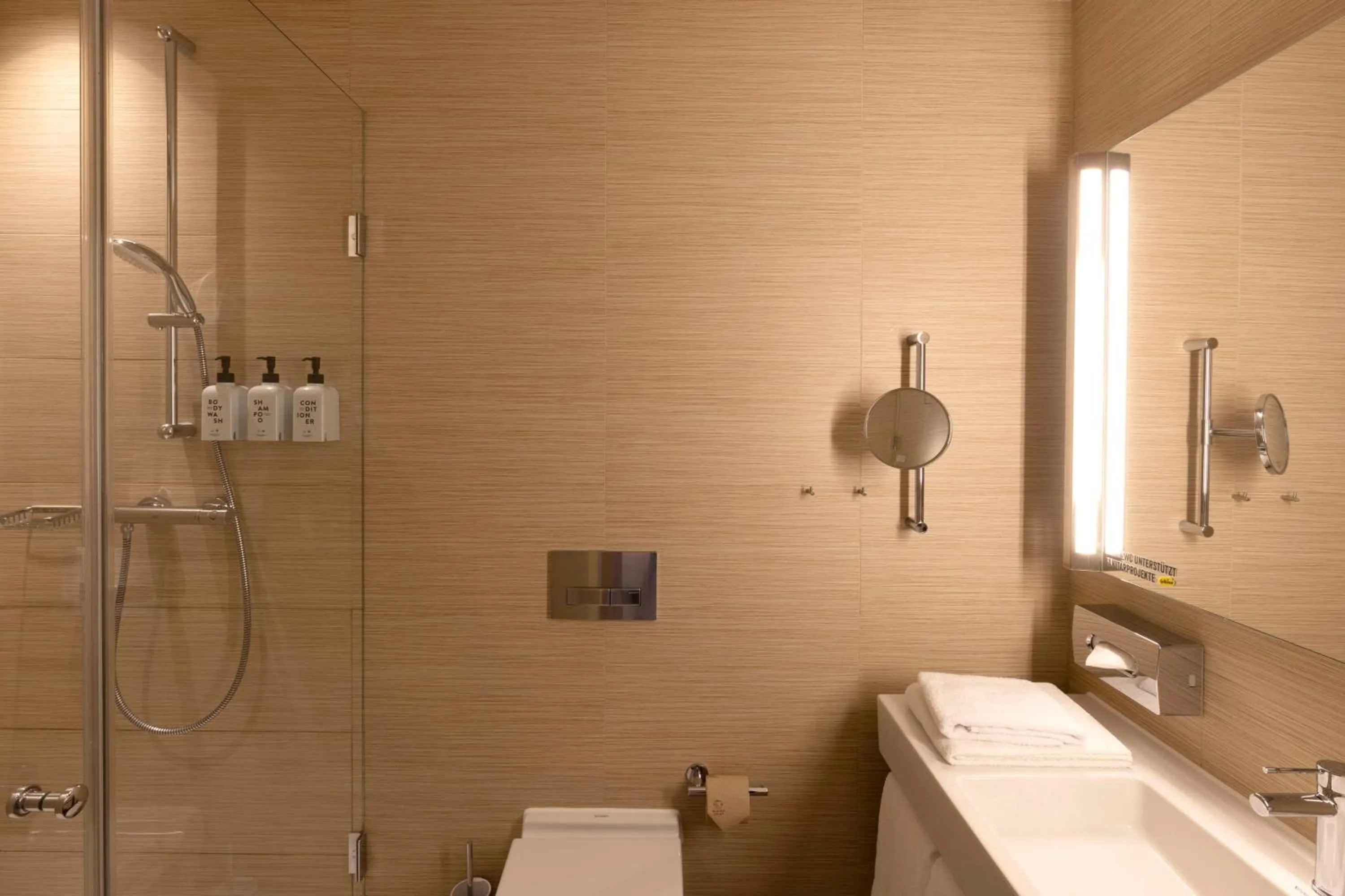 Bathroom in Scandic Hamburg Emporio