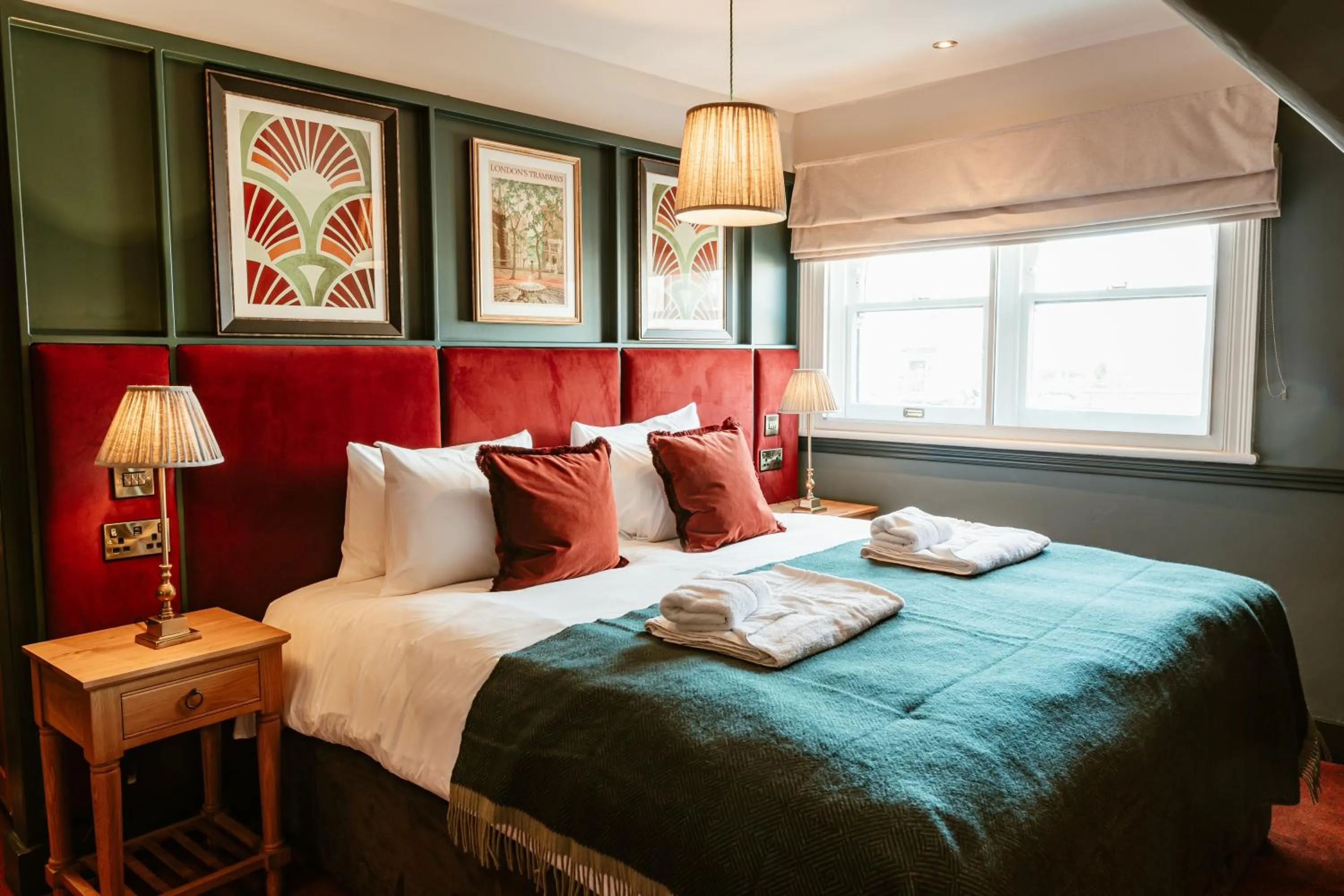 Bed in Hand & Flower