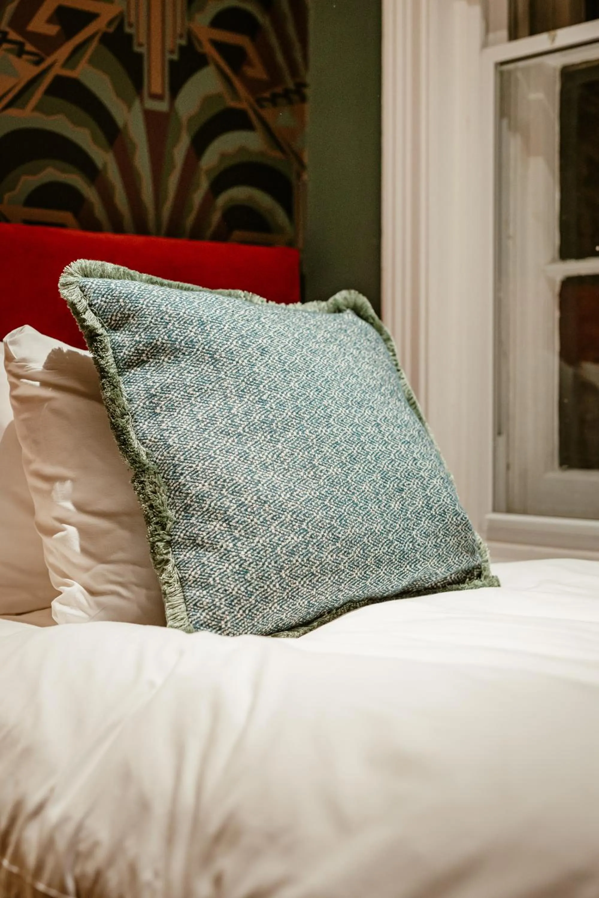 Bed in Hand & Flower