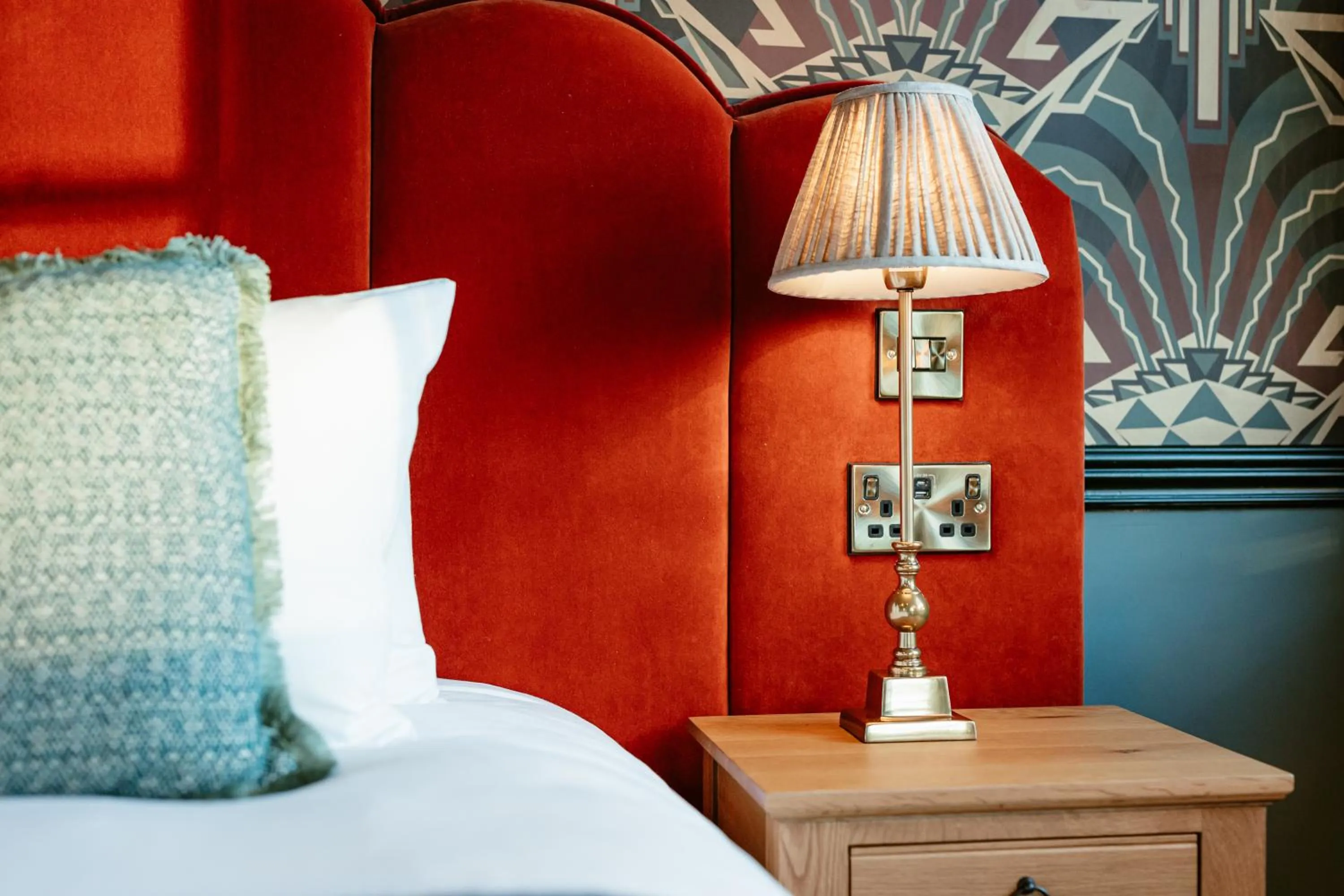 Bed in Hand & Flower