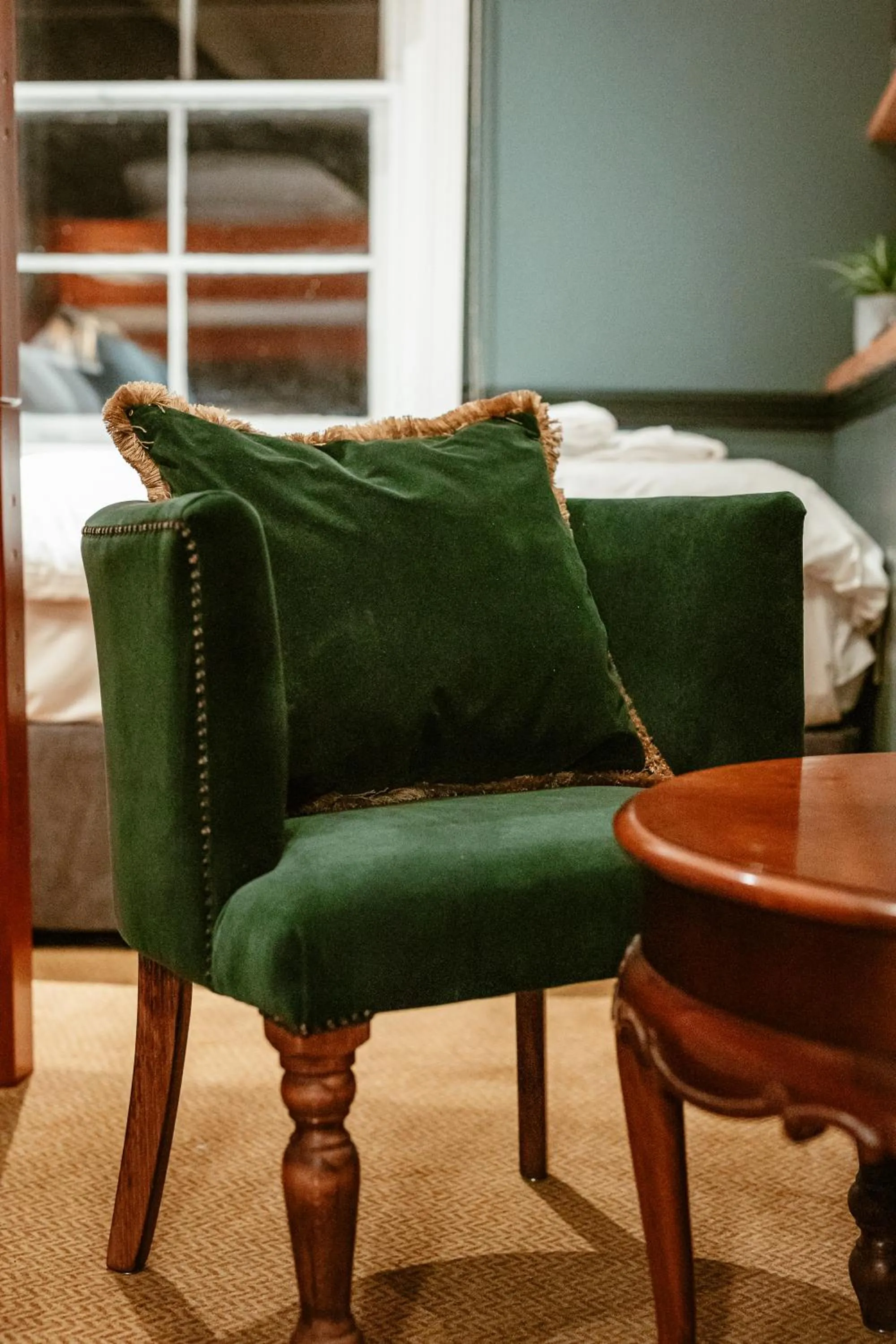 Bed in Hand & Flower