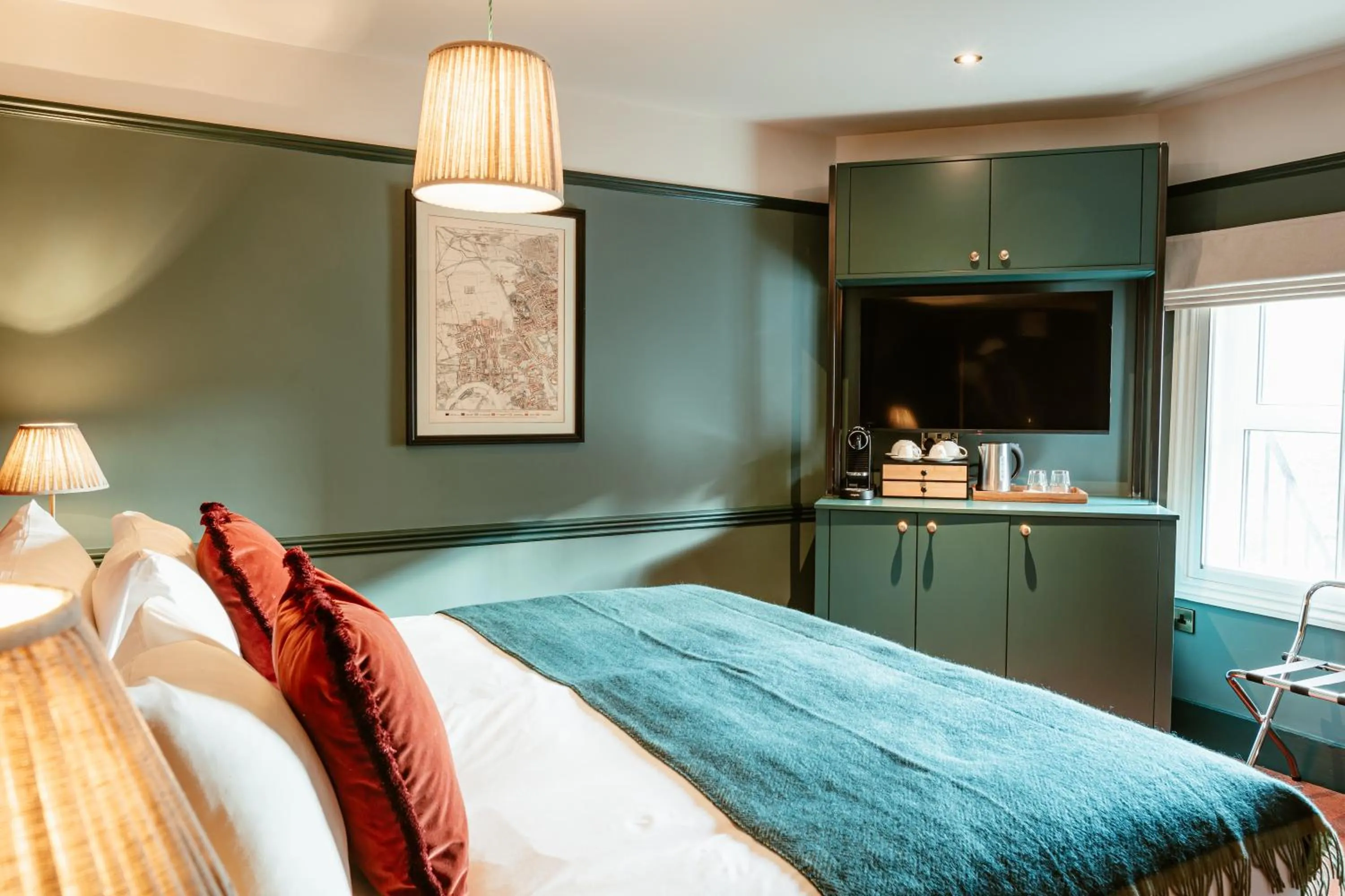 Bed in Hand & Flower