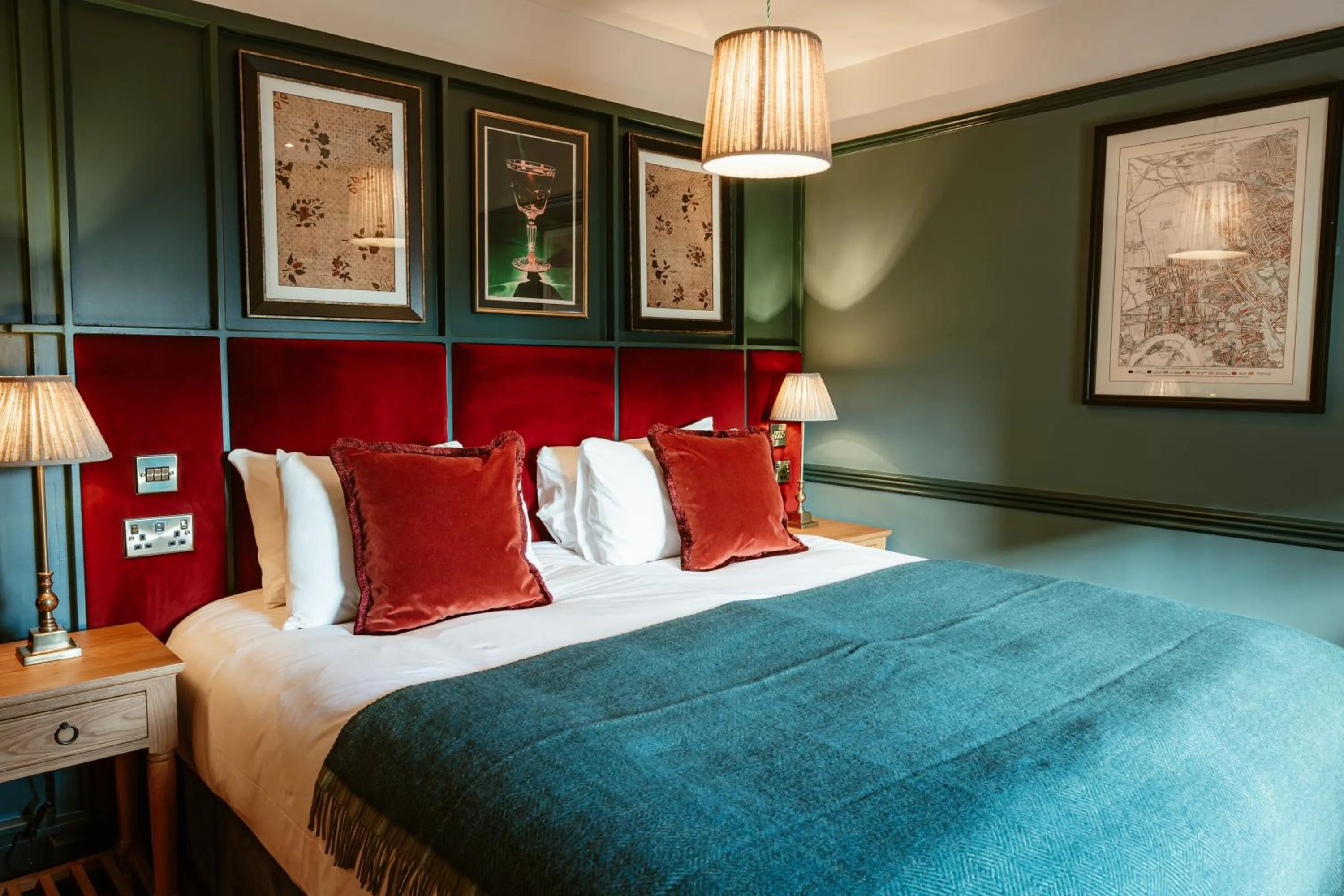 Bed in Hand & Flower