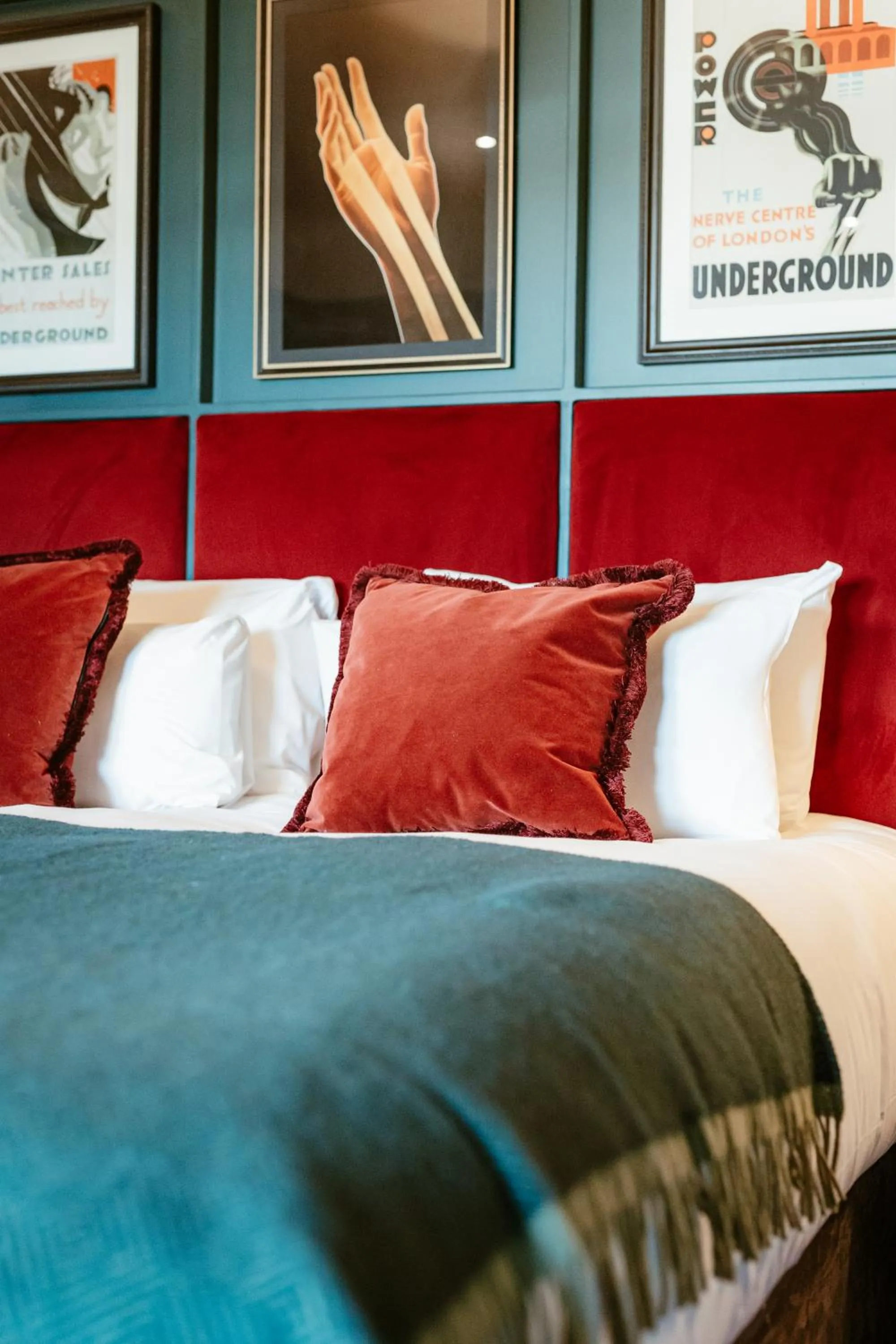 Bed in Hand & Flower