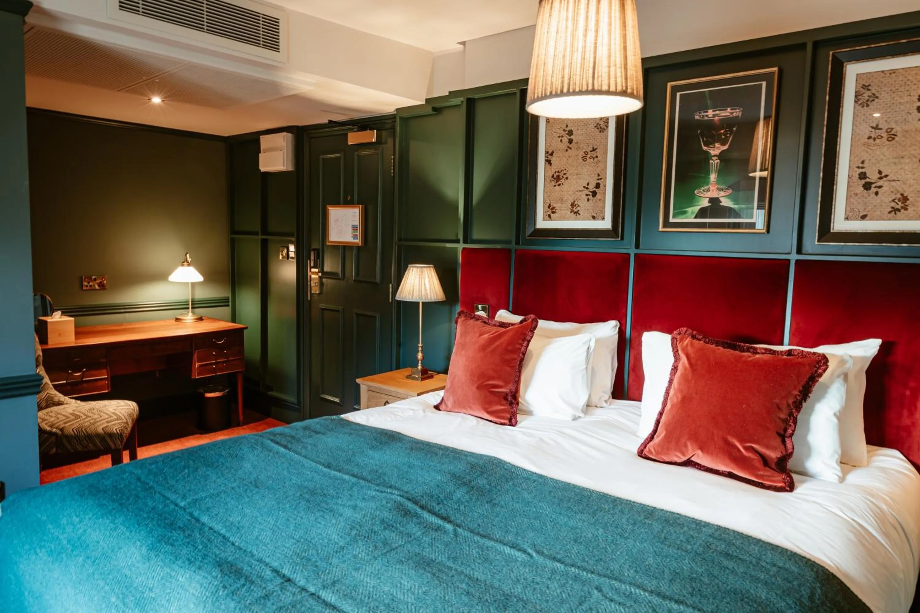 Bed in Hand & Flower