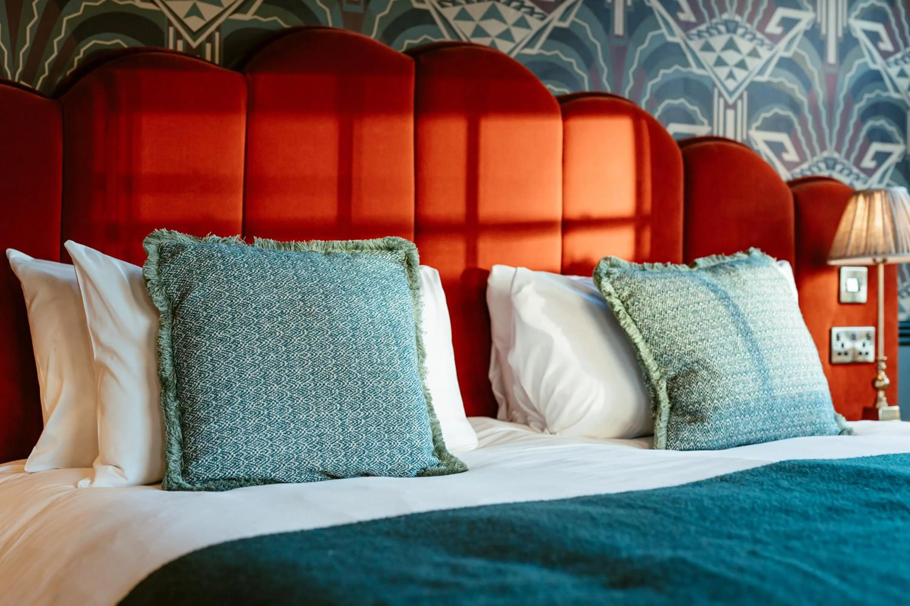 Bed in Hand & Flower