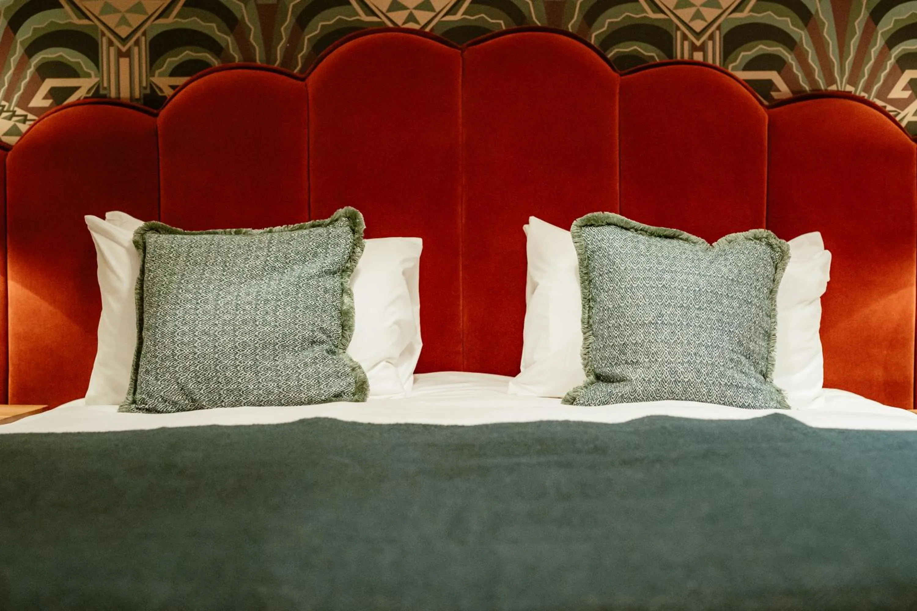 Bed in Hand & Flower