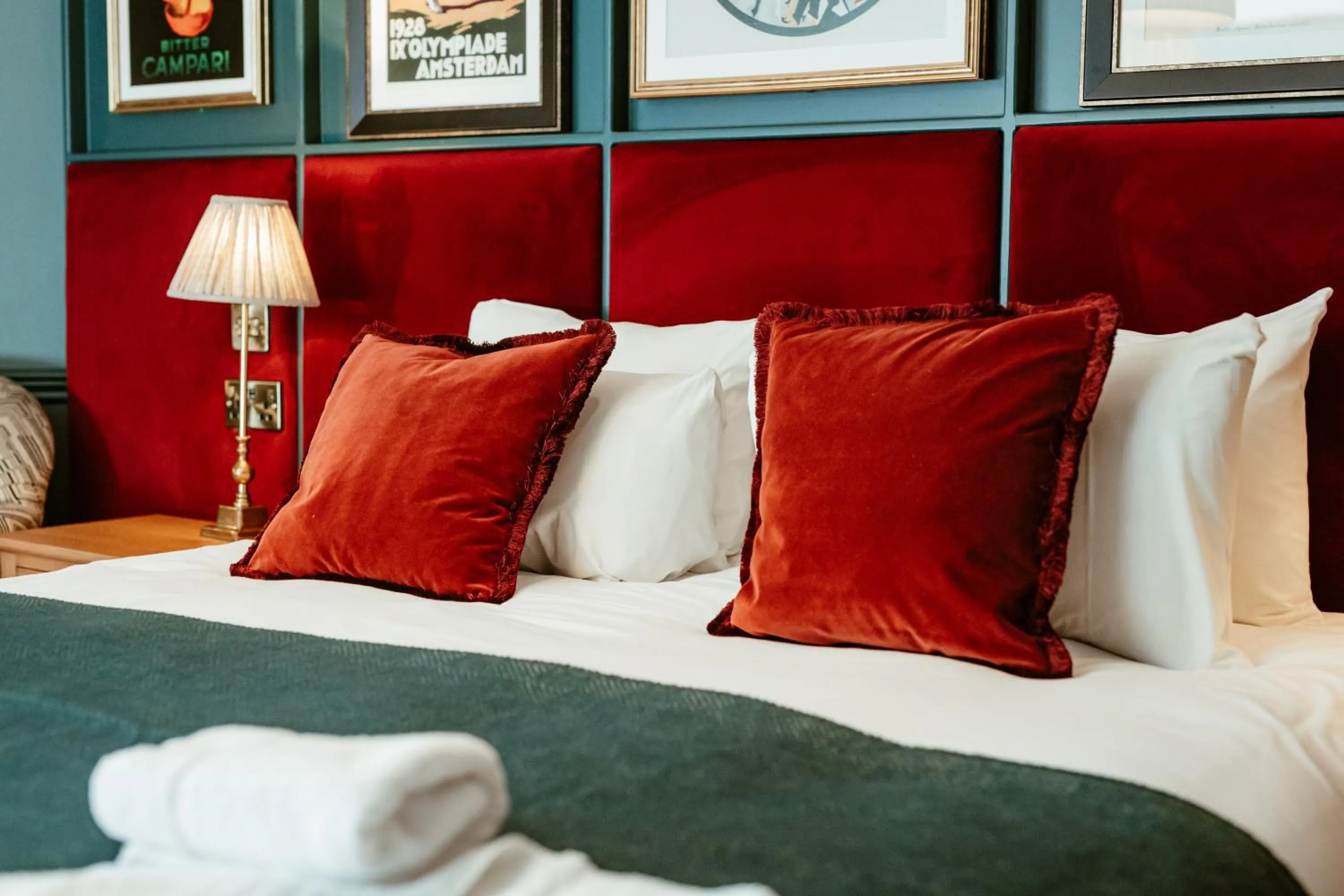 Bed in Hand & Flower