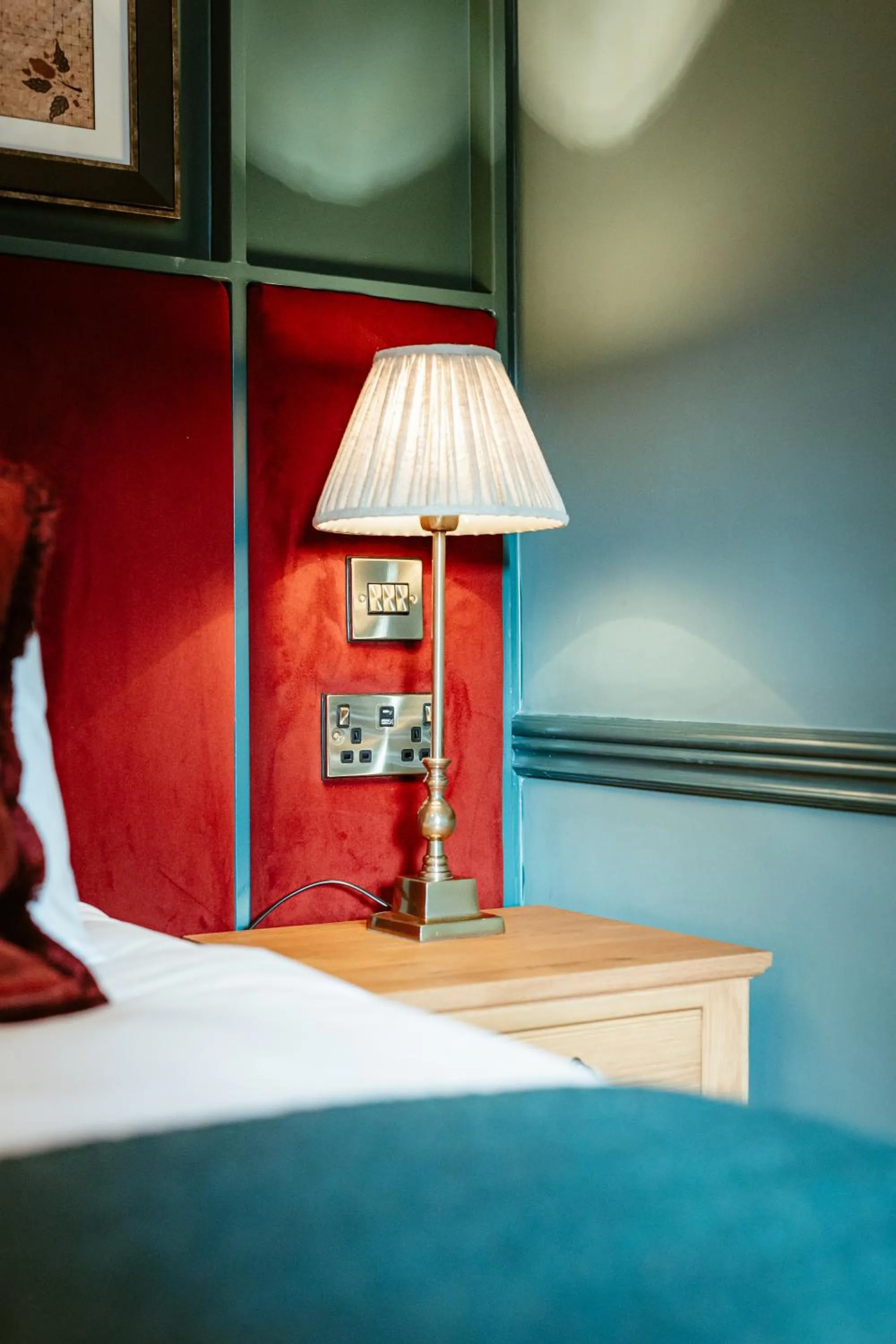 Bed in Hand & Flower