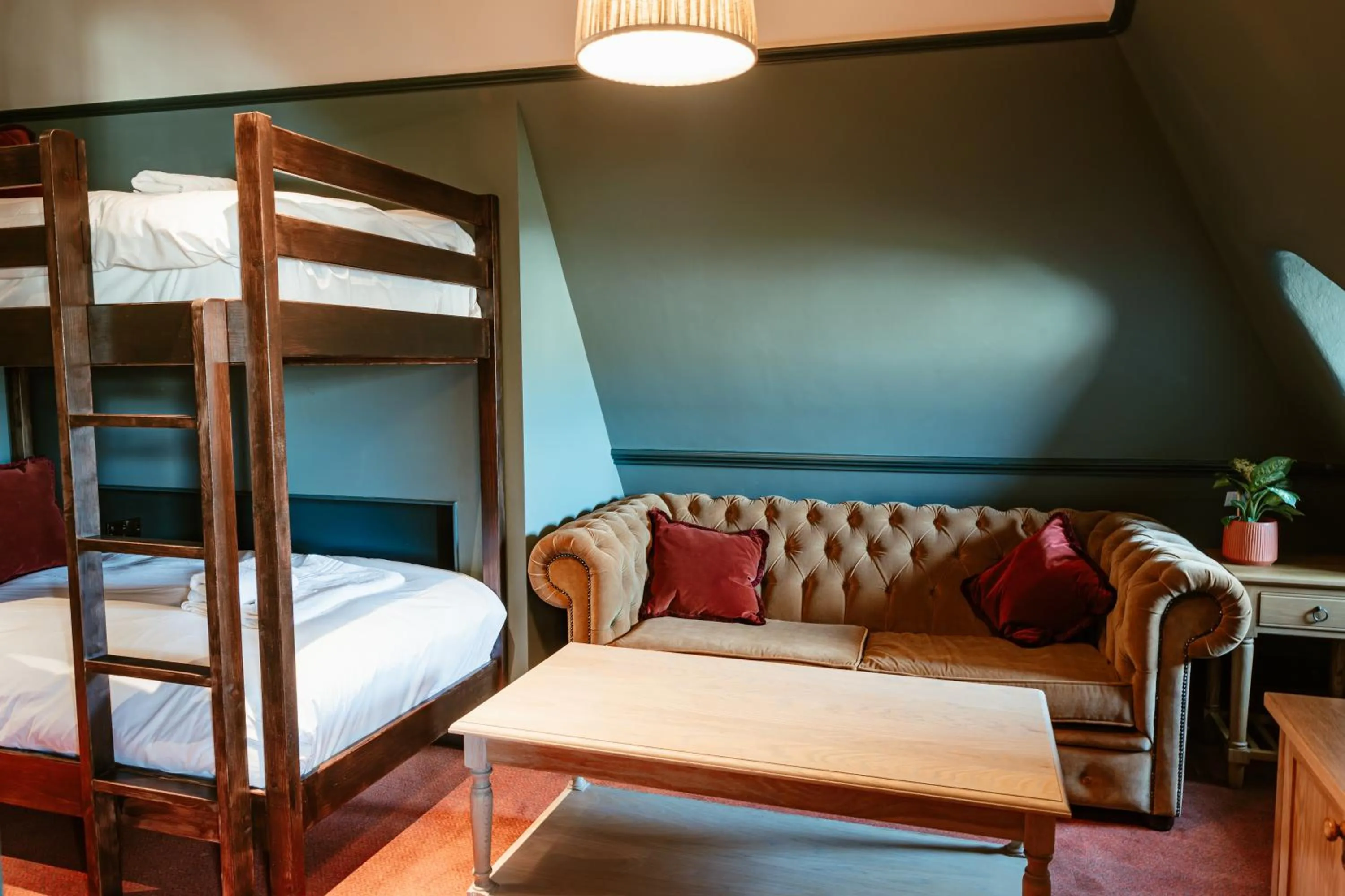 Bed in Hand & Flower