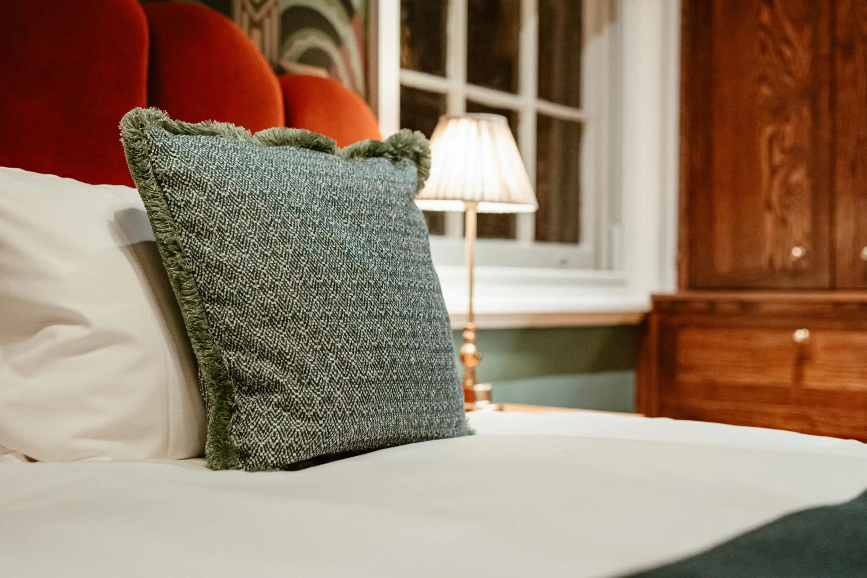 Bed in Hand & Flower