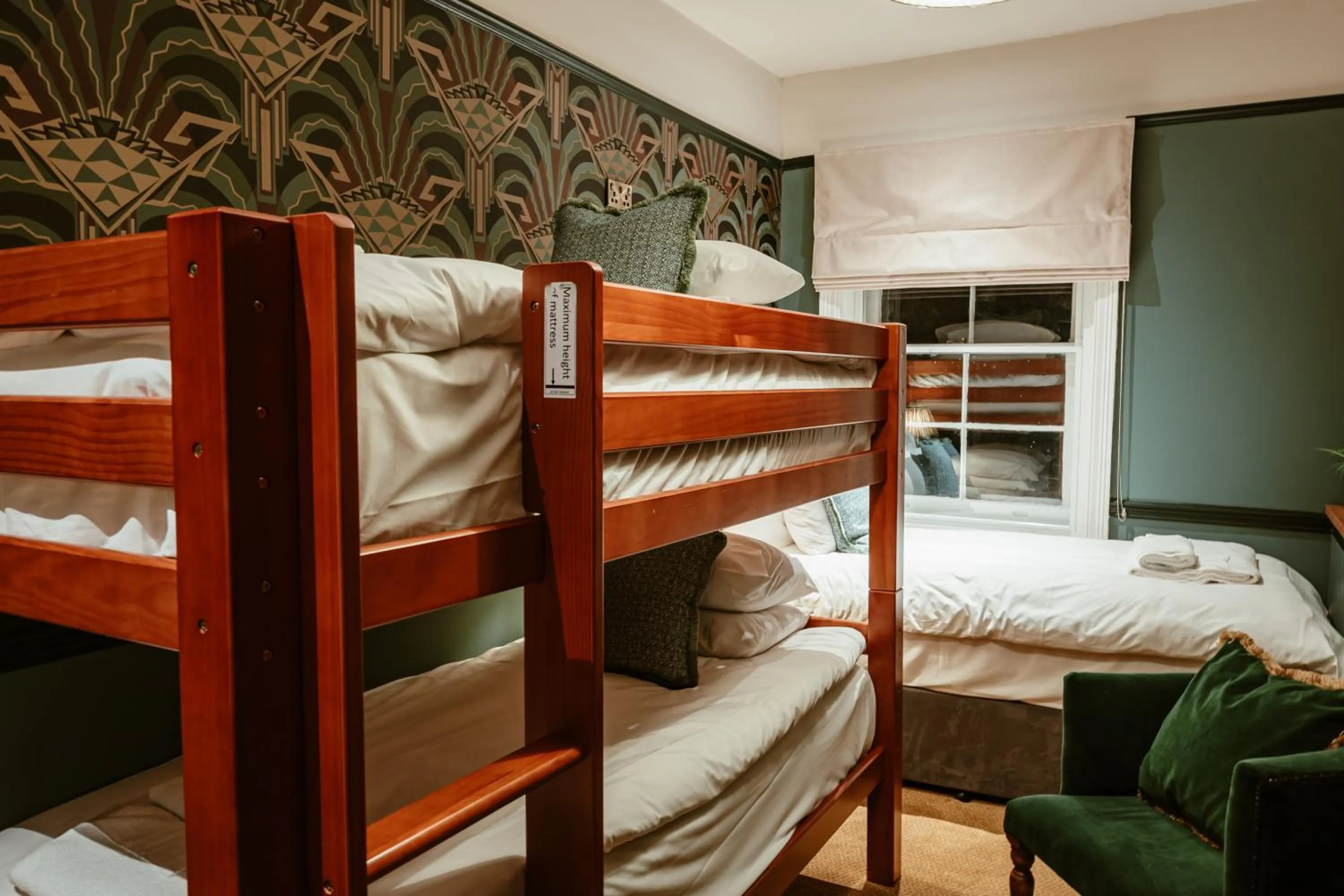 Bed in Hand & Flower