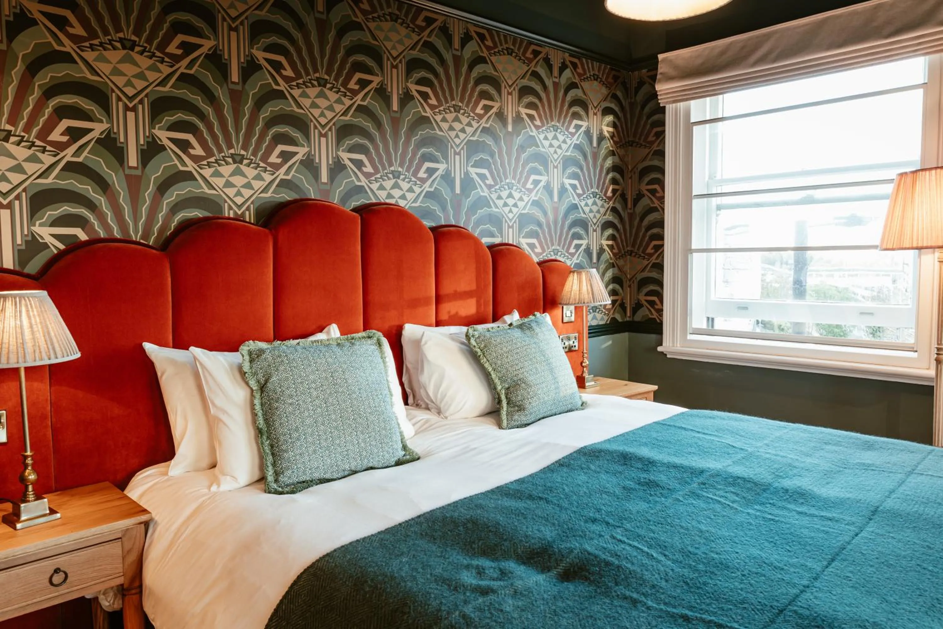 Bed in Hand & Flower