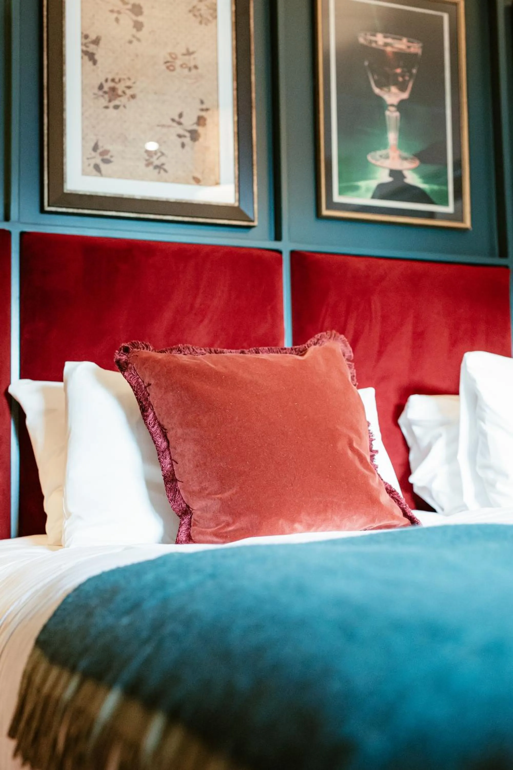 Bed in Hand & Flower