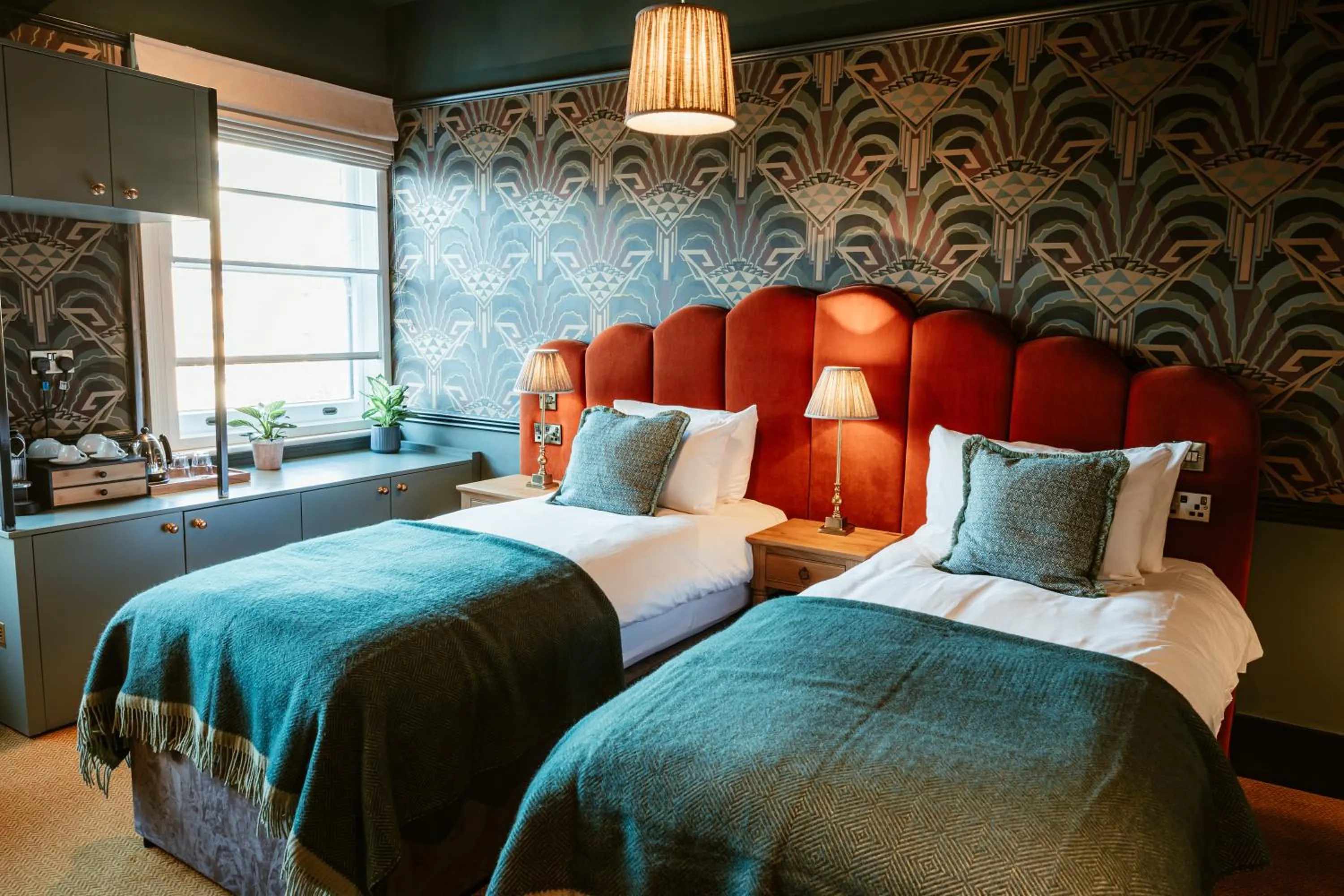 Bed in Hand & Flower